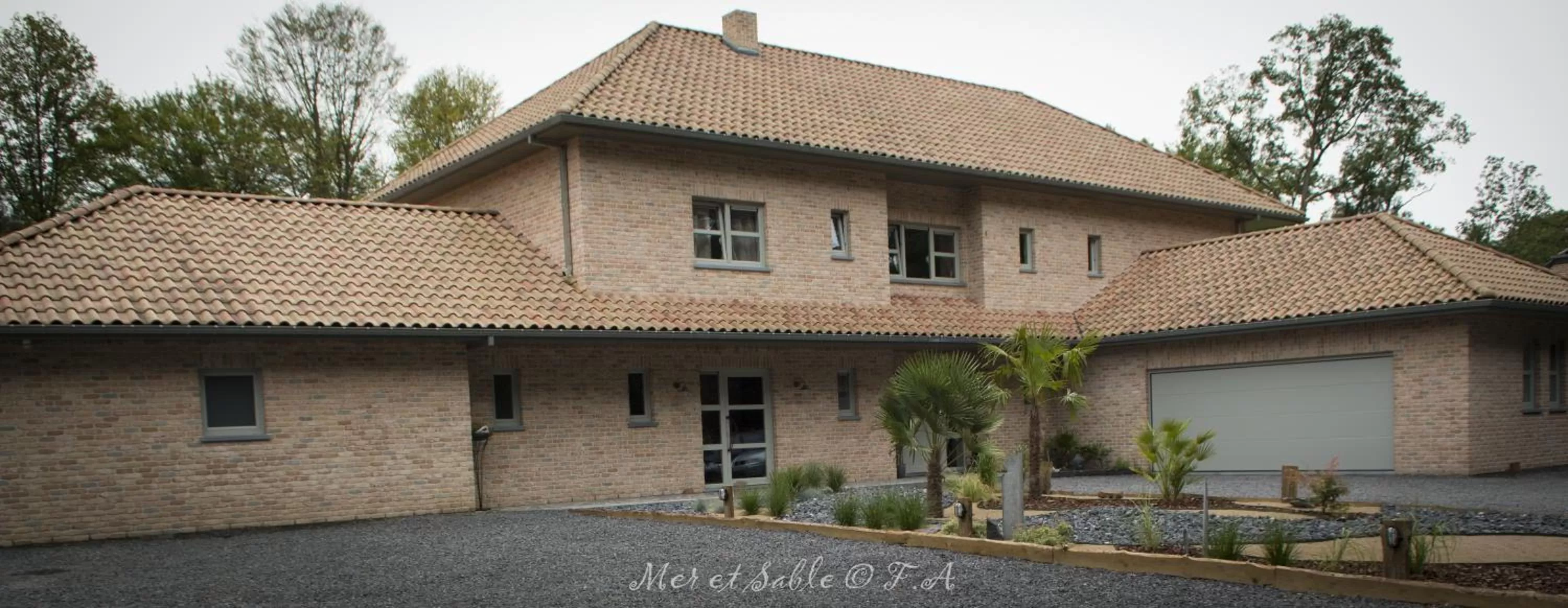 Facade/entrance, Property Building in Mer et Sable B&B