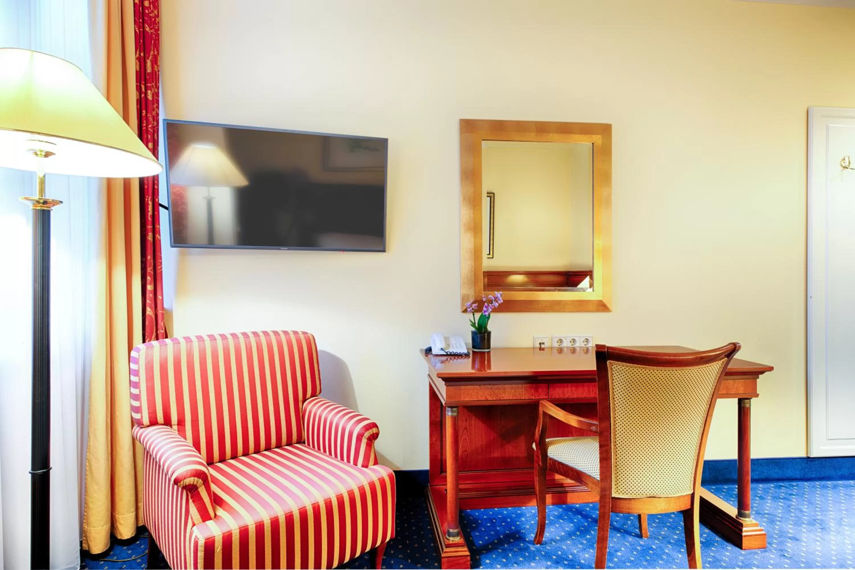 Seating area, TV/Entertainment Center in Hotel Villa Geyerswörth