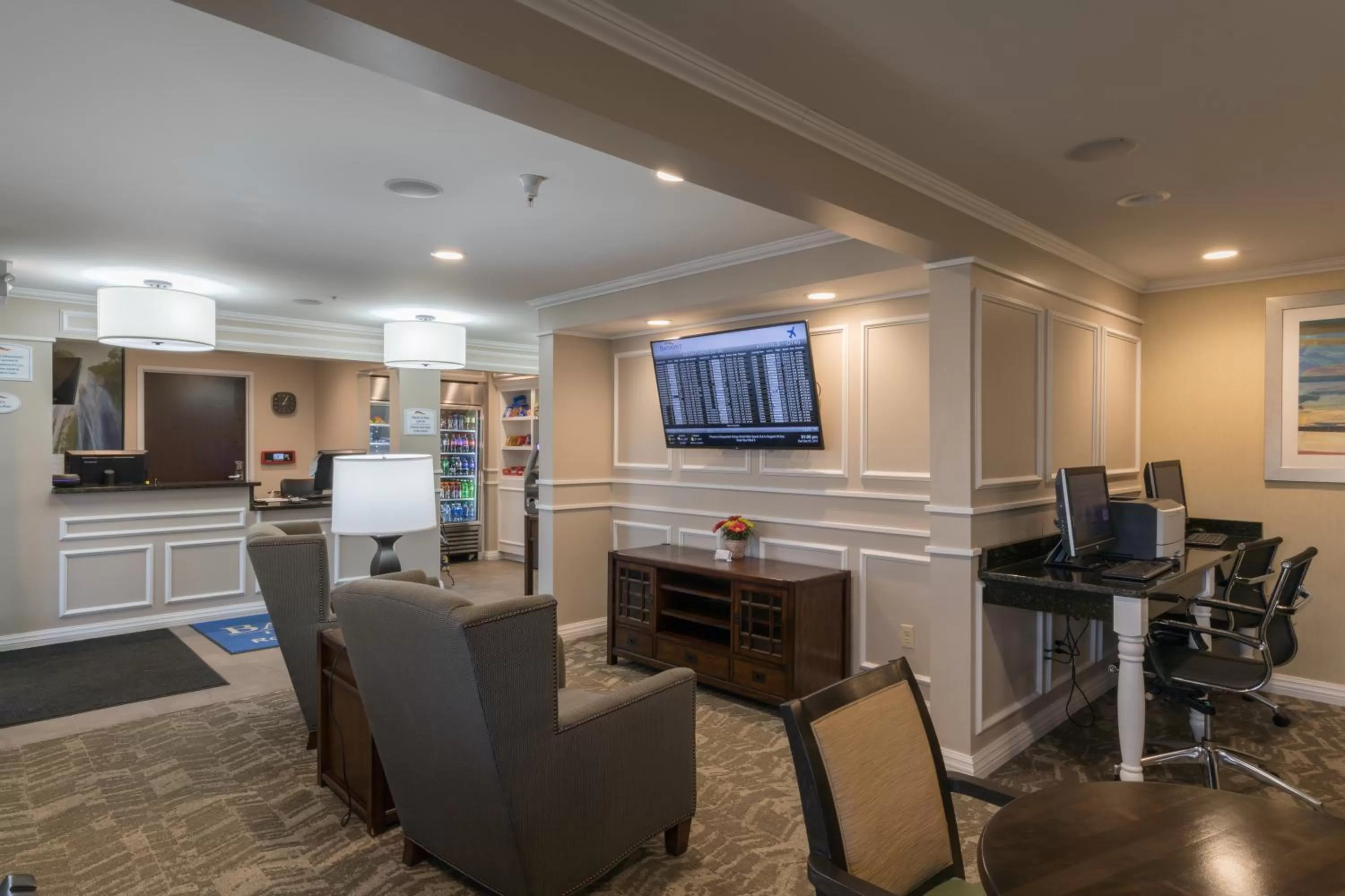 Communal lounge/ TV room in Baymont by Wyndham Detroit Airport/Romulus