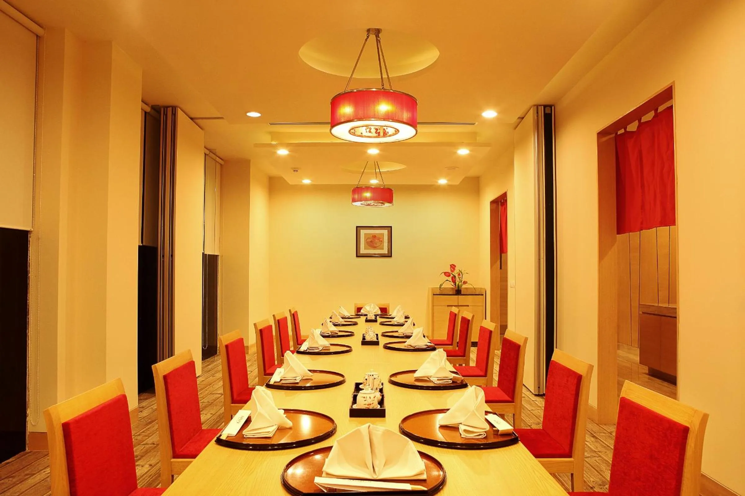 Restaurant/places to eat in The Metropolitan Hotel & Spa New Delhi