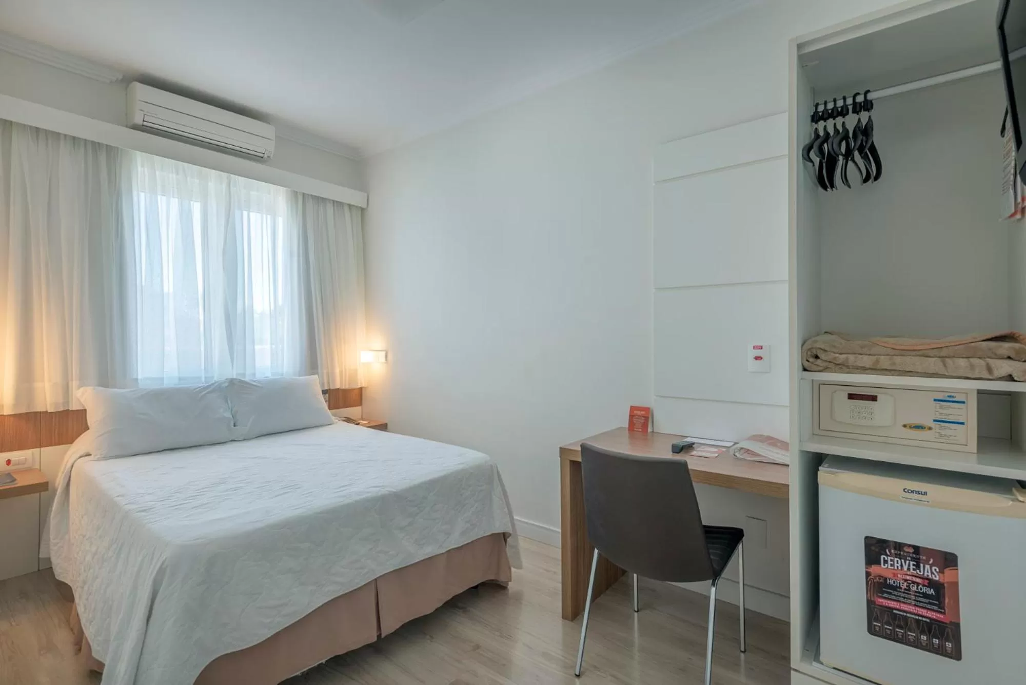 Bed in Hotel Glória