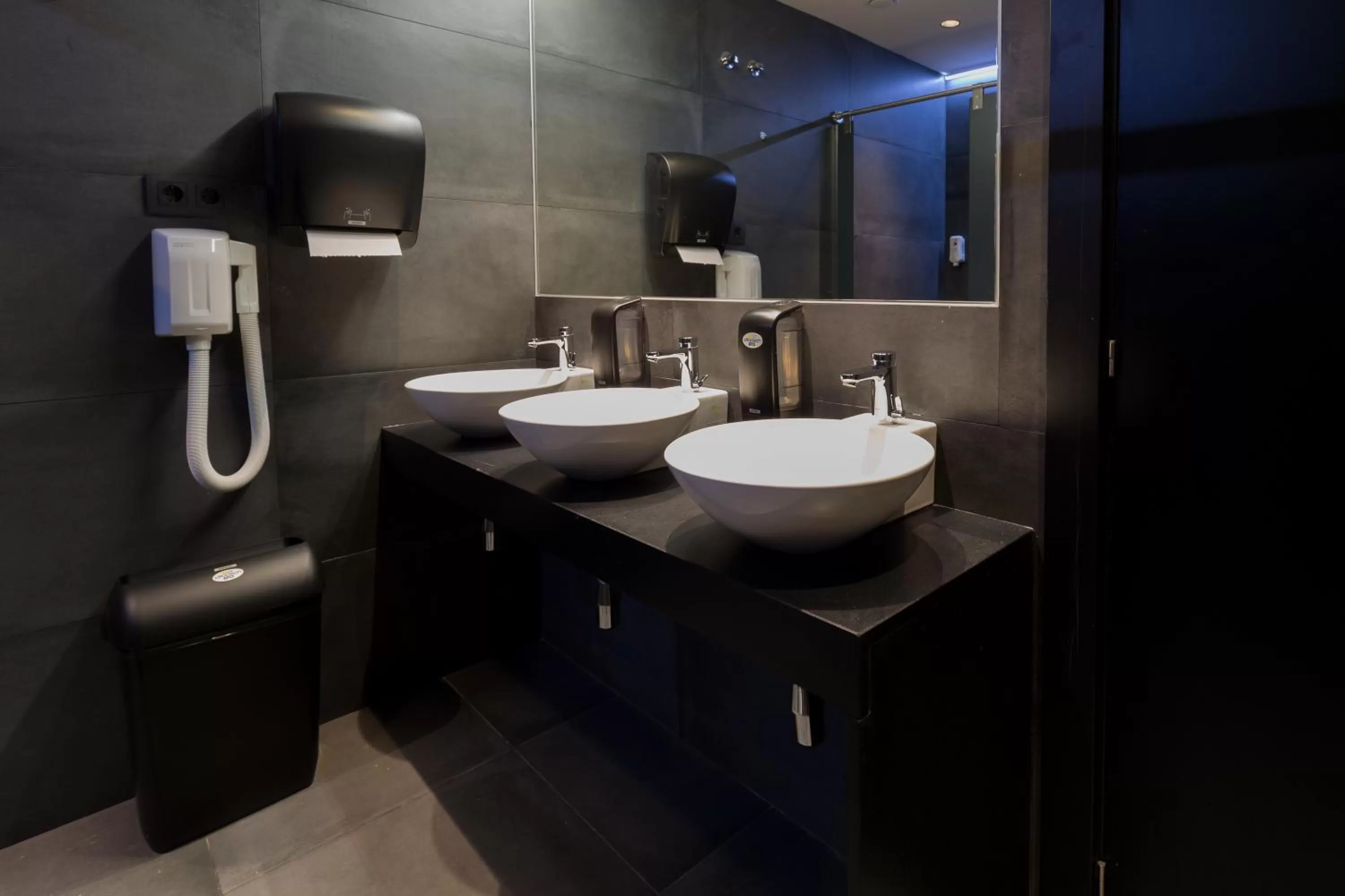 Bathroom in Airhostel Barcelona Airport 24h