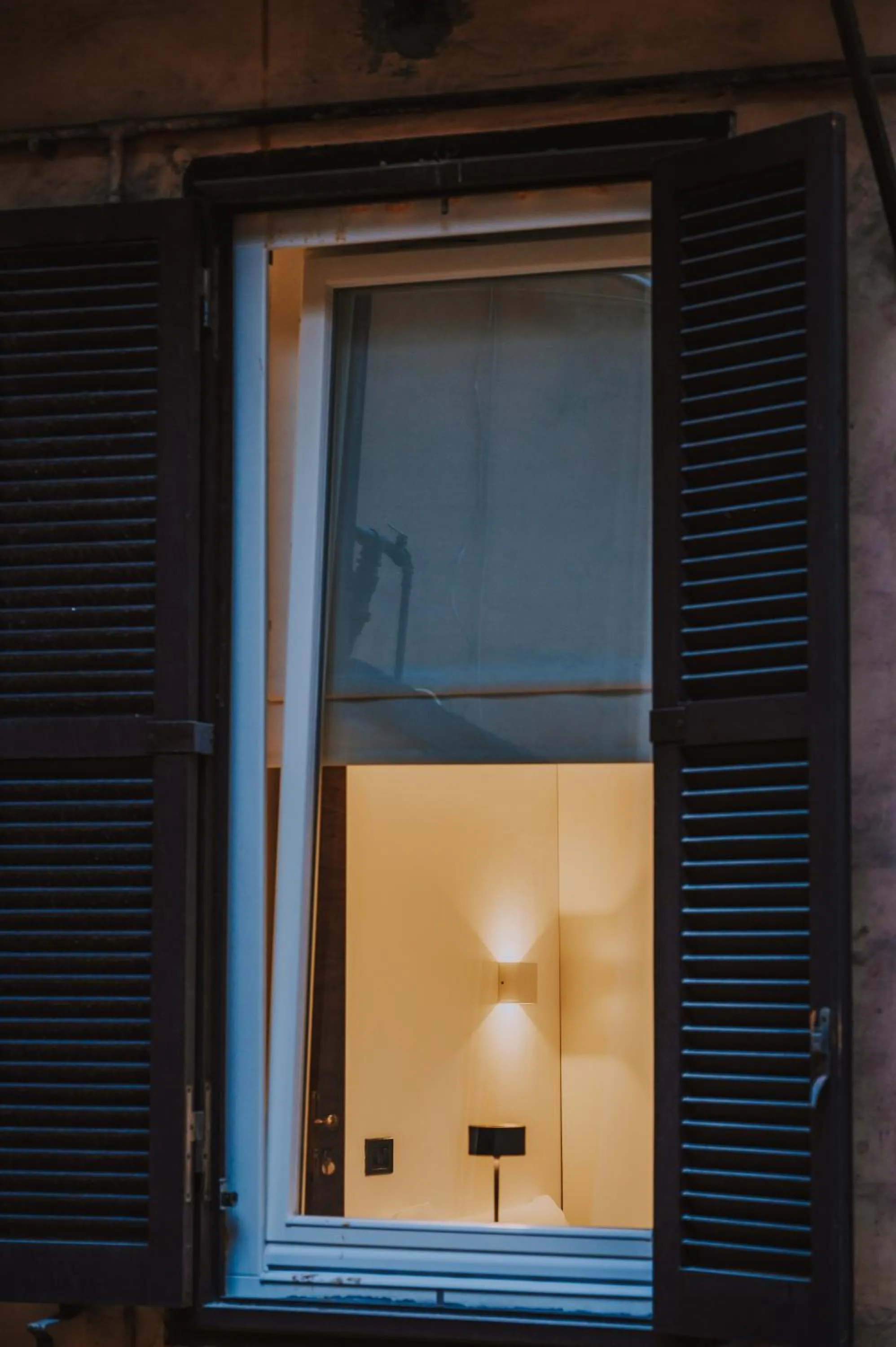 Night in Albergo Delle Regioni, Barberini - Fontana di Trevi