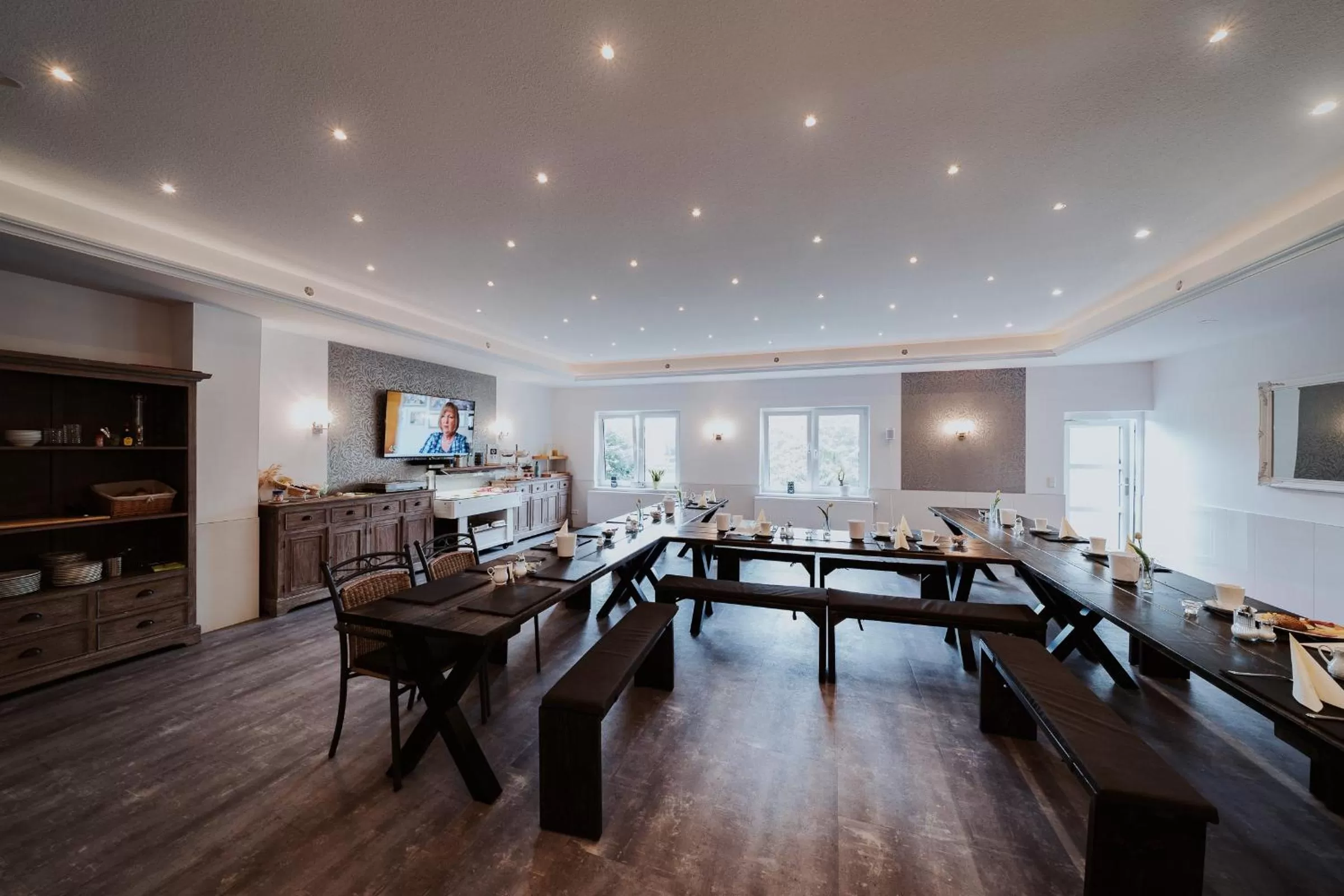 Restaurant/places to eat in RobrookS Hotel Garni