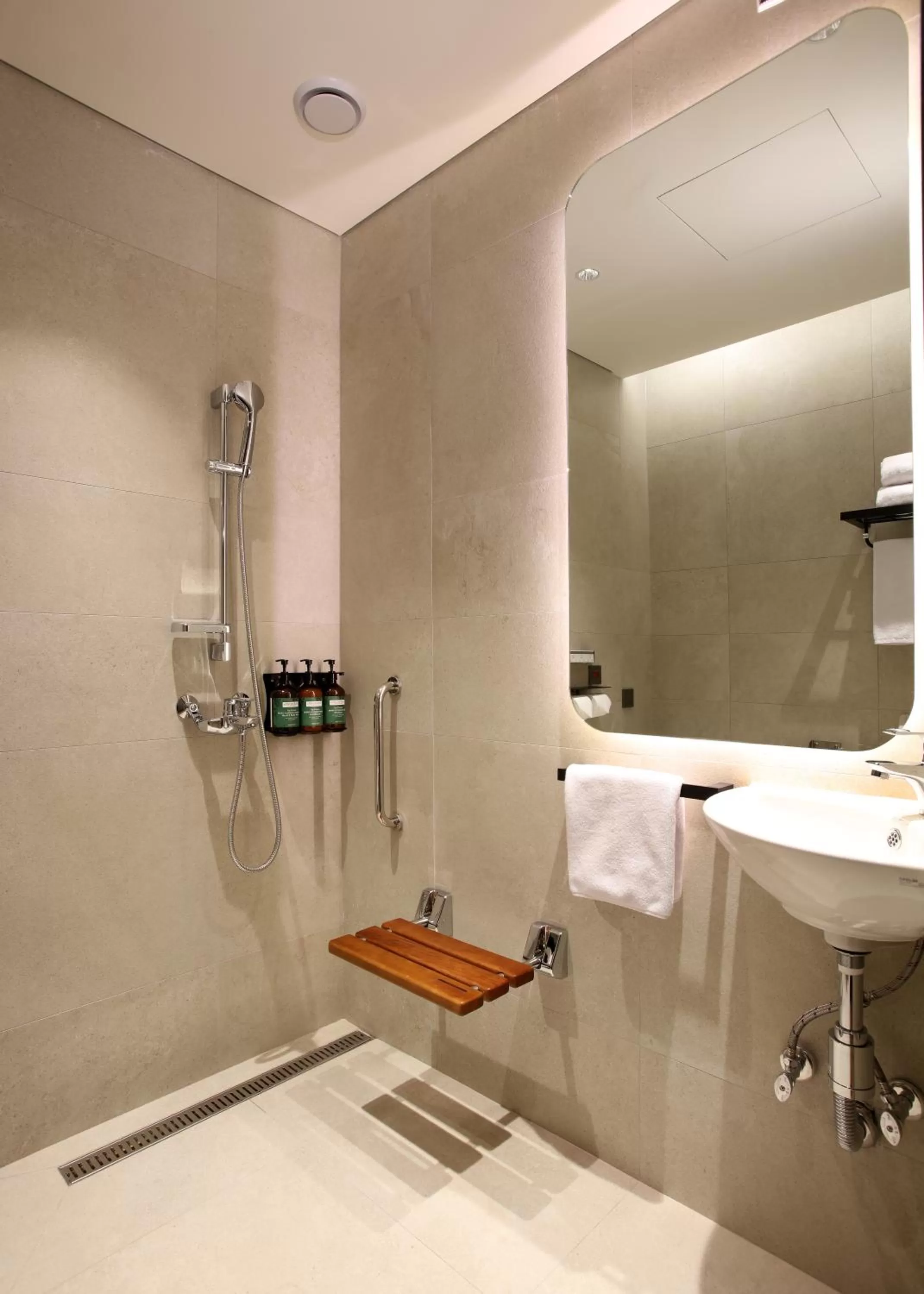 Bathroom in voco Seoul Gangnam by IHG