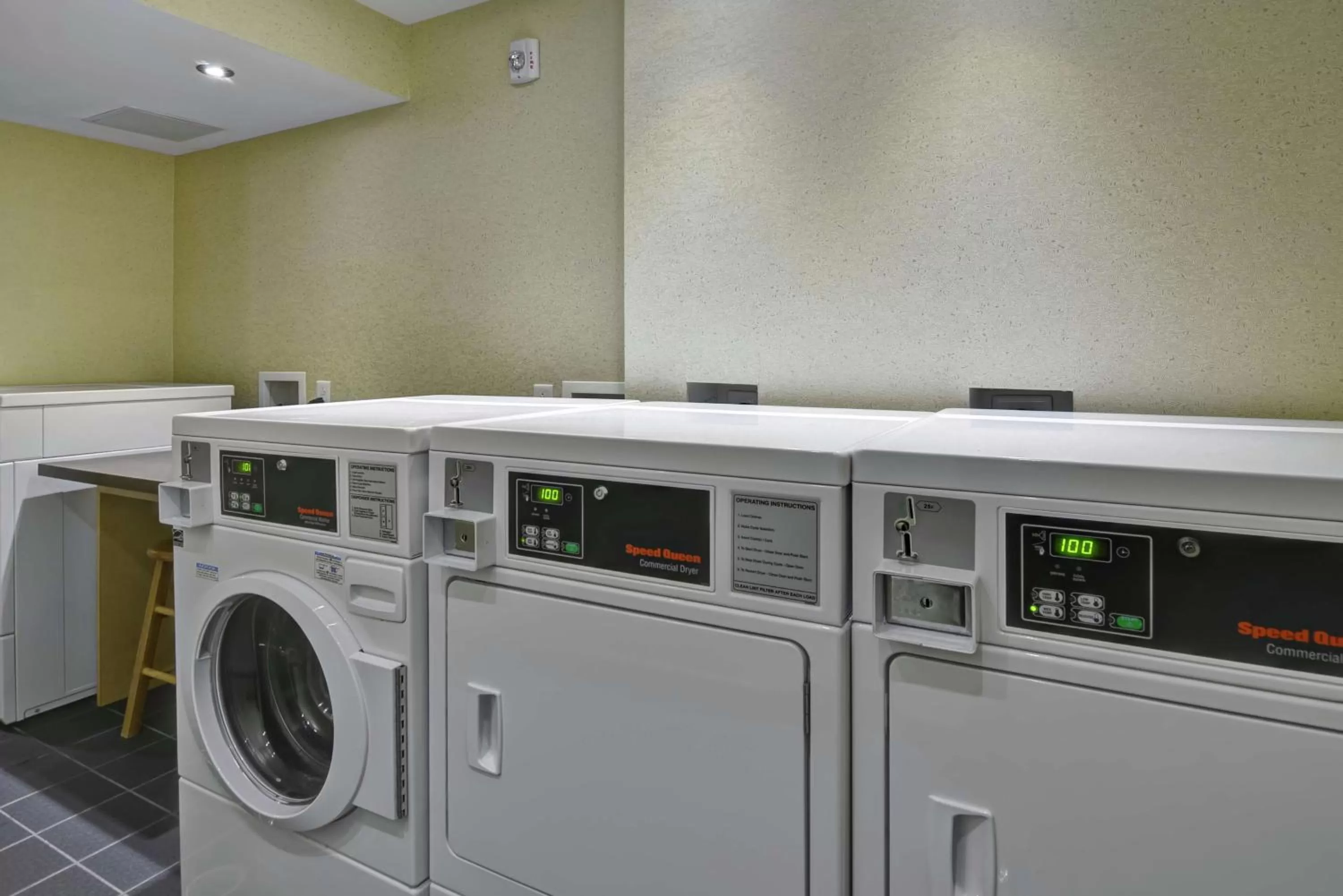 Sports in Hampton Inn & Suites Crabtree