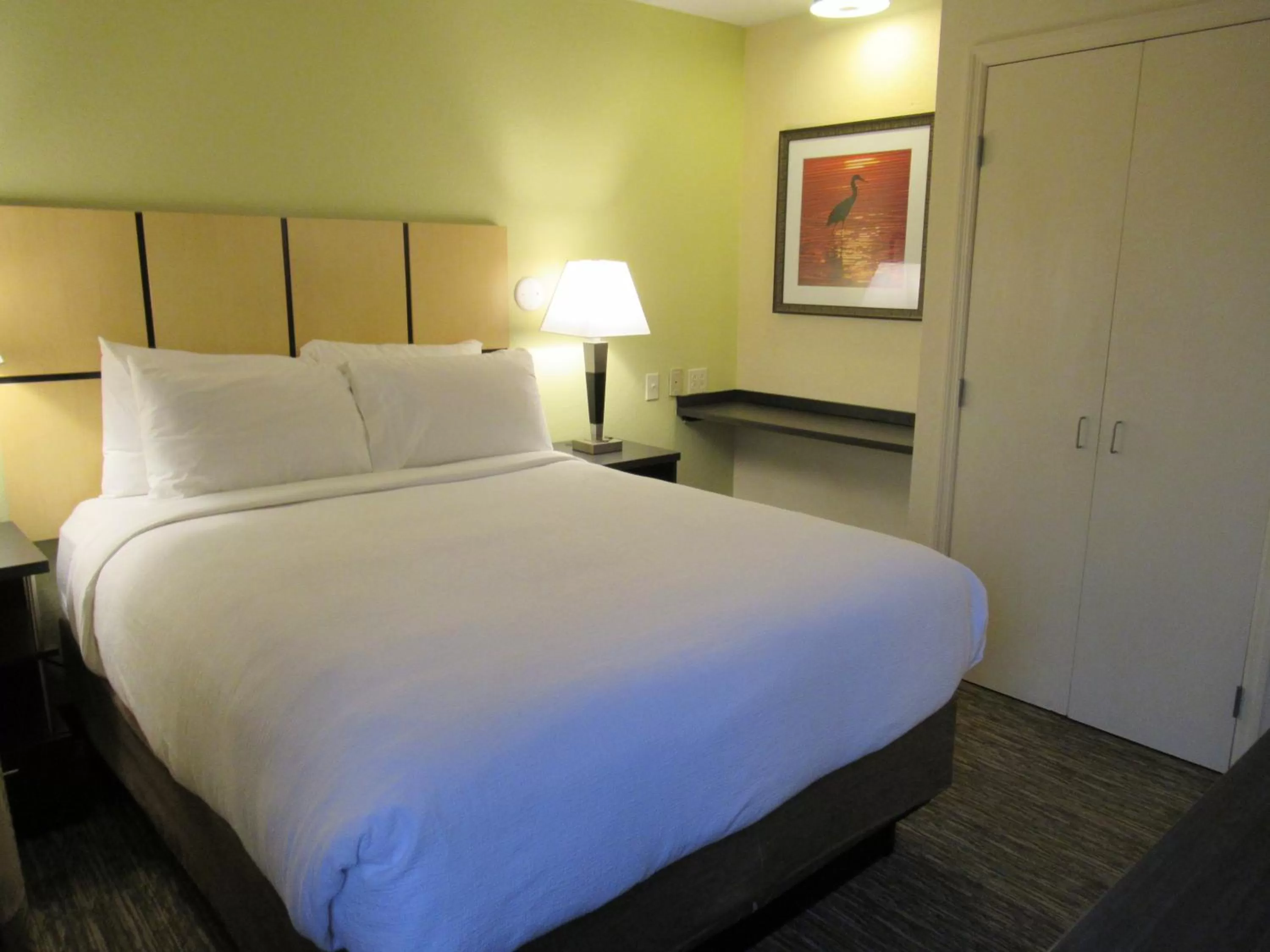 Photo of the whole room, Bed in Candlewood Suites Lake Mary by IHG
