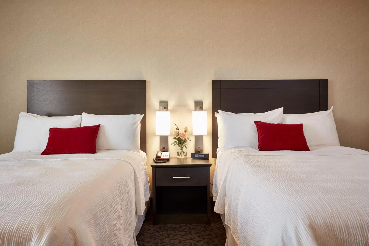 Bedroom, Bed in Travelway Inn Sudbury