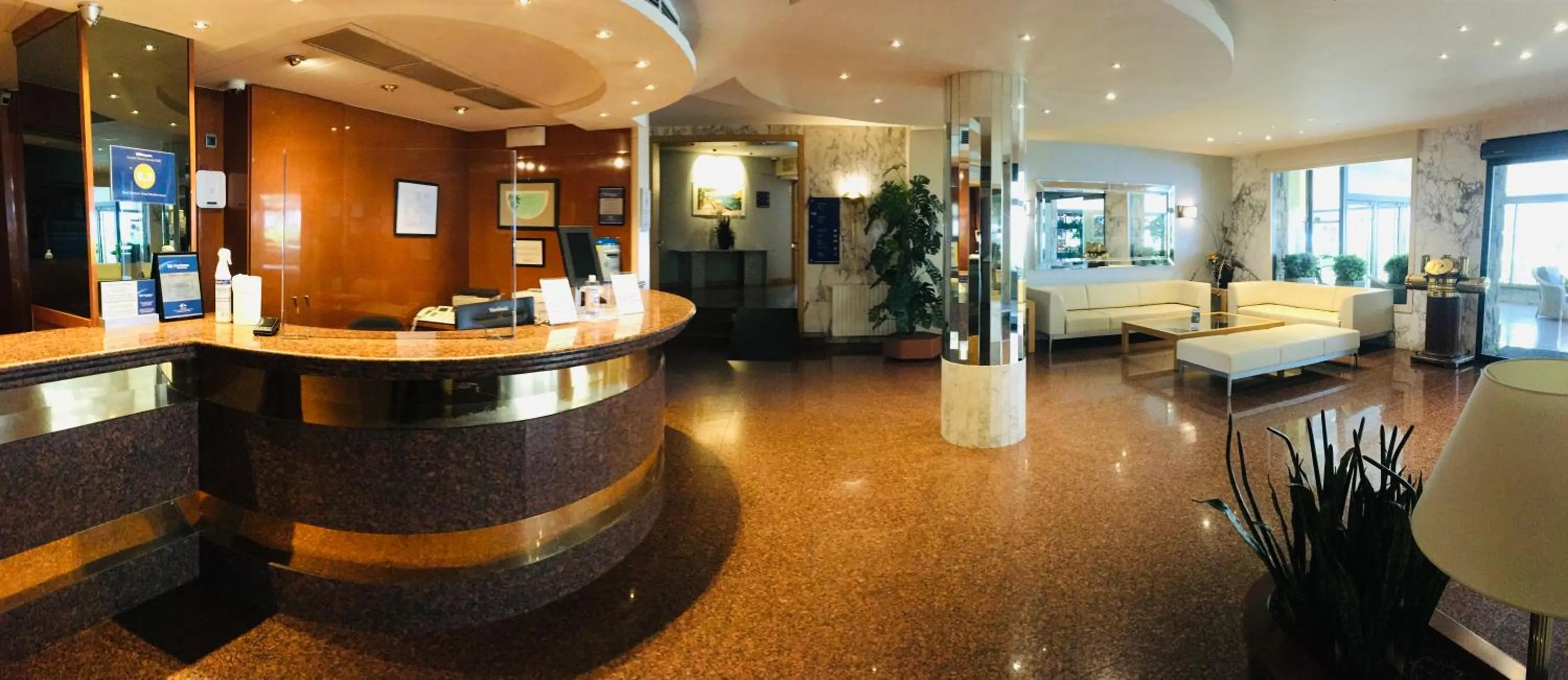 Lobby or reception in Best Western Hotel Mediterraneo