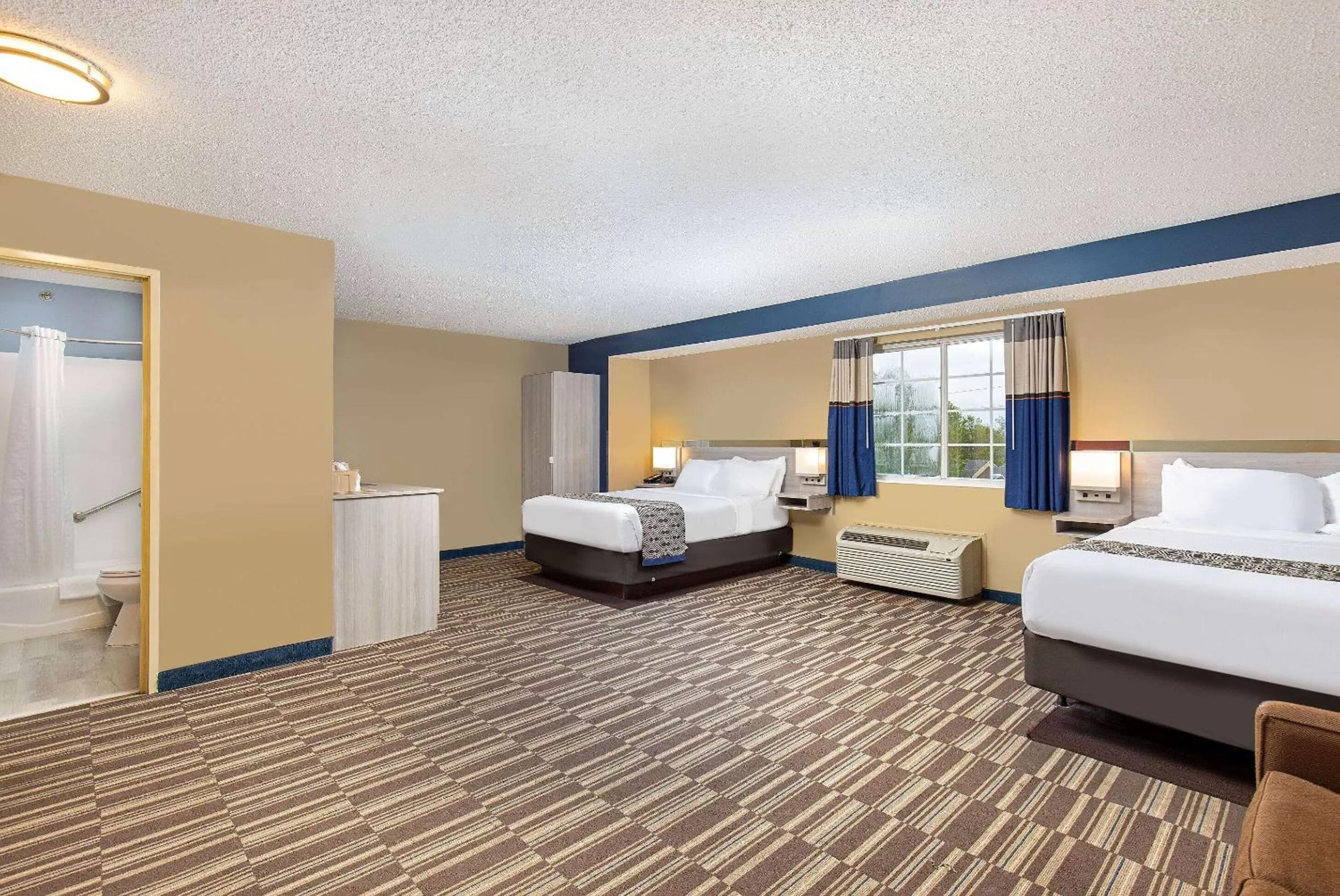 Photo of the whole room, Bed in Microtel Inn & Suites by Wyndham Dry Ridge