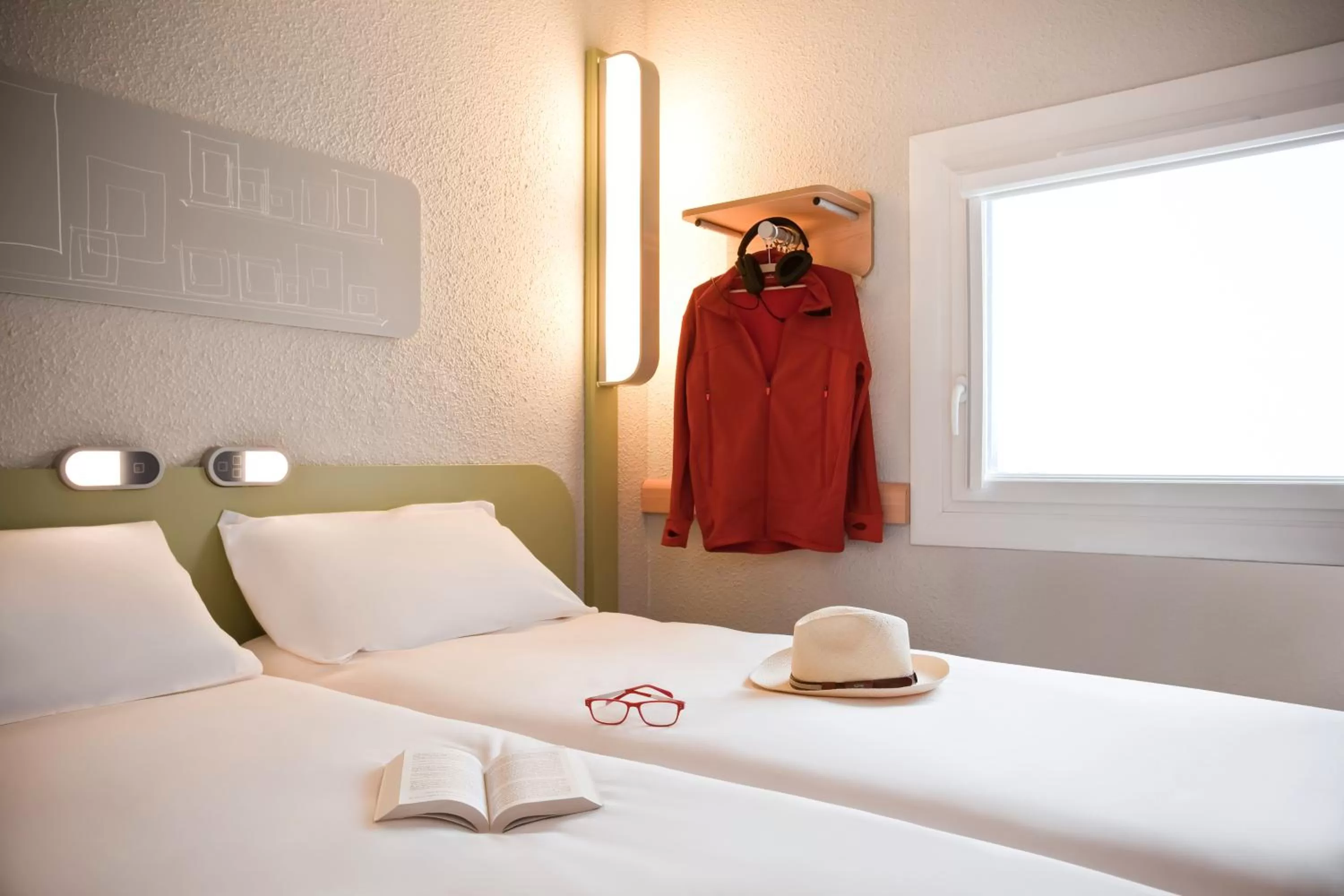 Day, Bed in ibis budget Pontault Combault RN4 Marne La Vallée