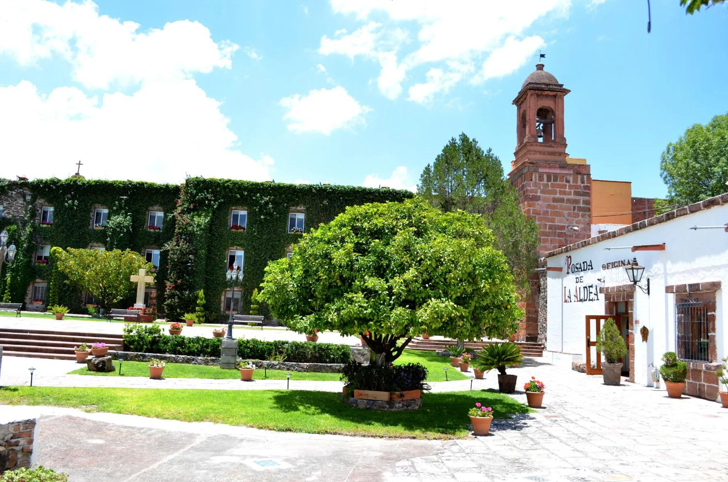 Facade/entrance in Posada de la Aldea