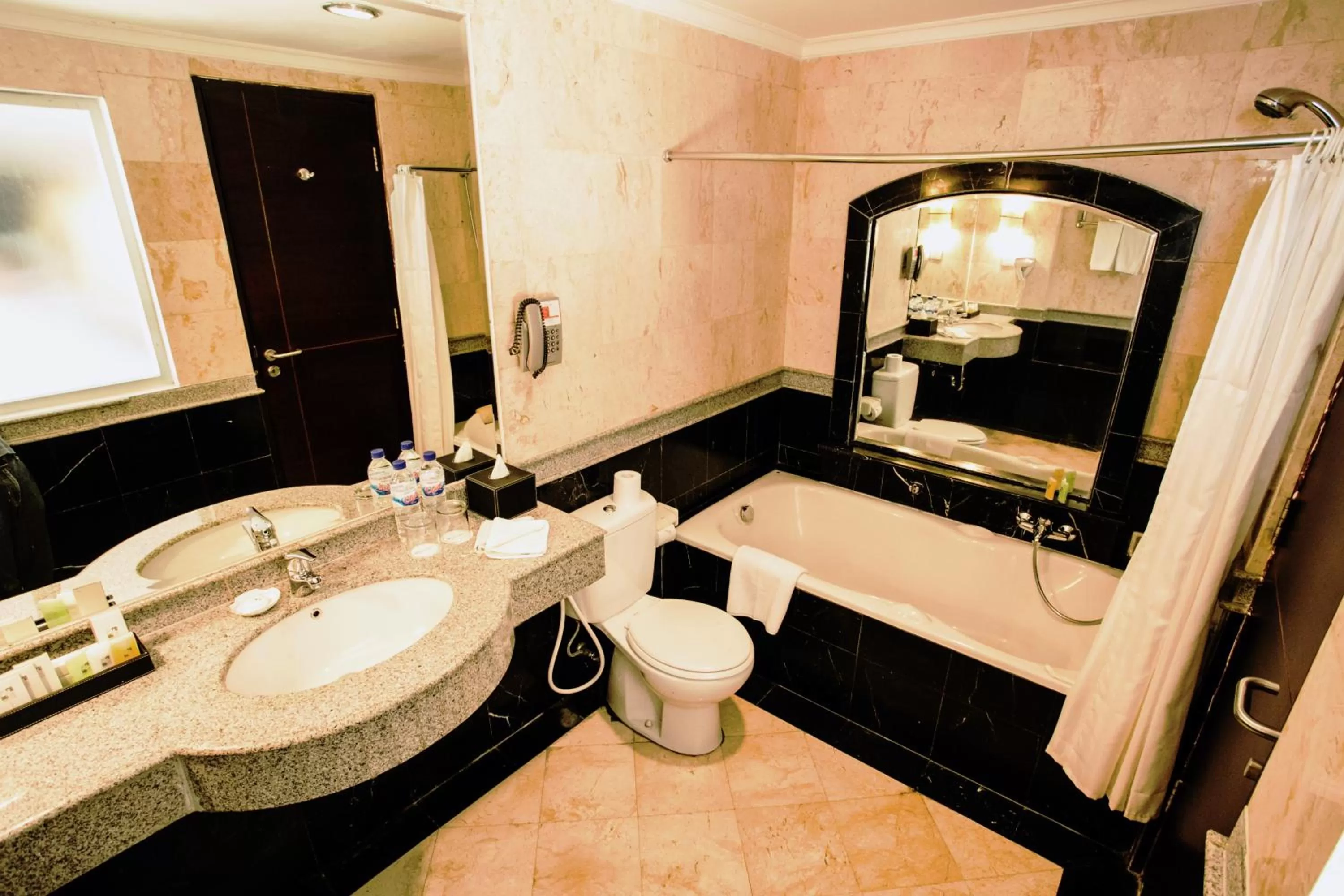 Shower in Swiss-Belhotel Borneo Samarinda