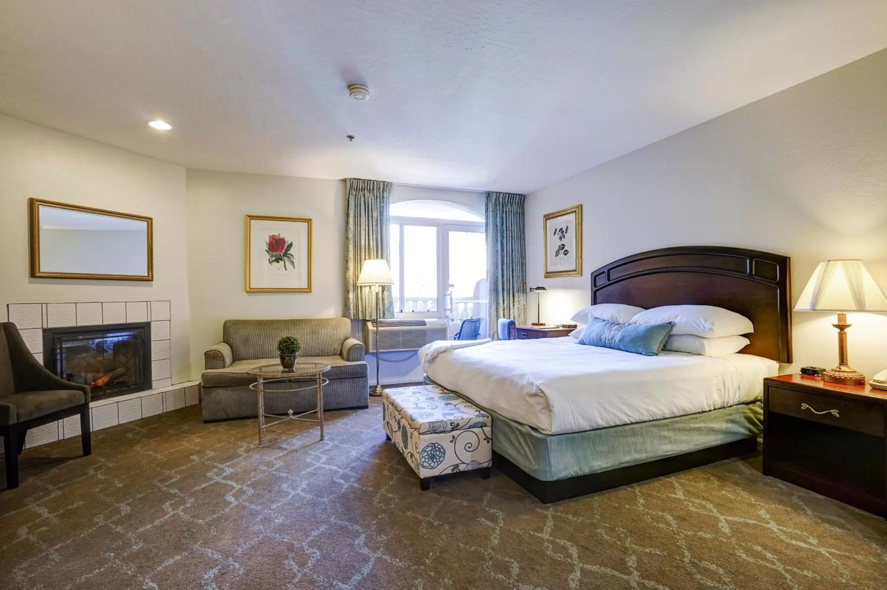 Bed in Forest Villas Hotel