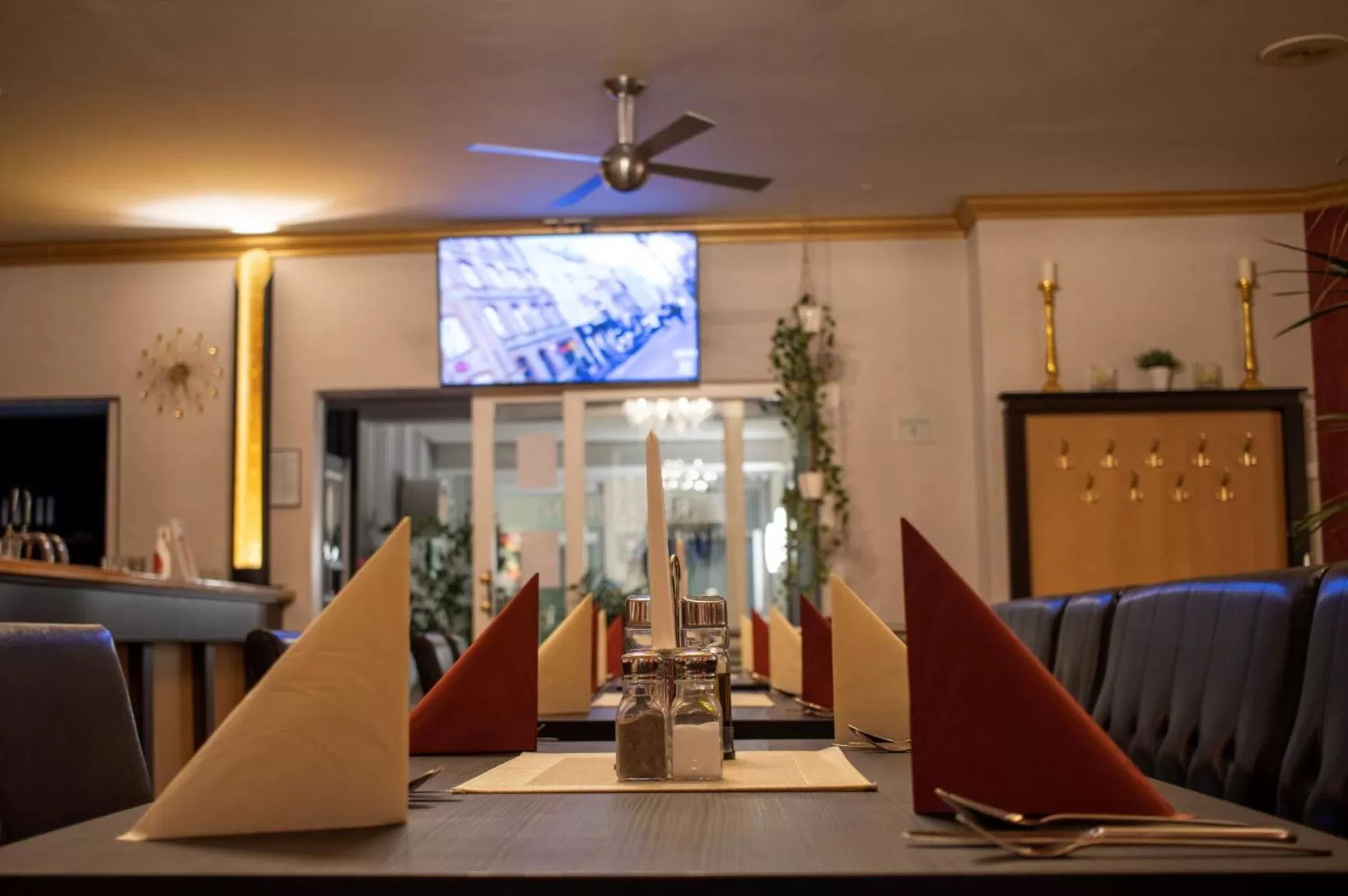 Restaurant/places to eat in Check Inn Hotel Merseburg