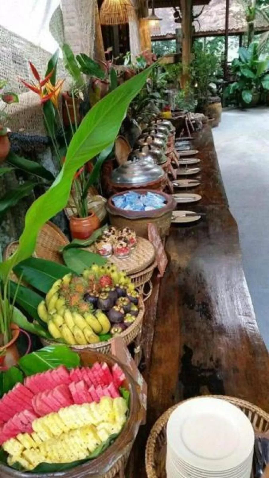 Breakfast in Art's Riverview Lodge