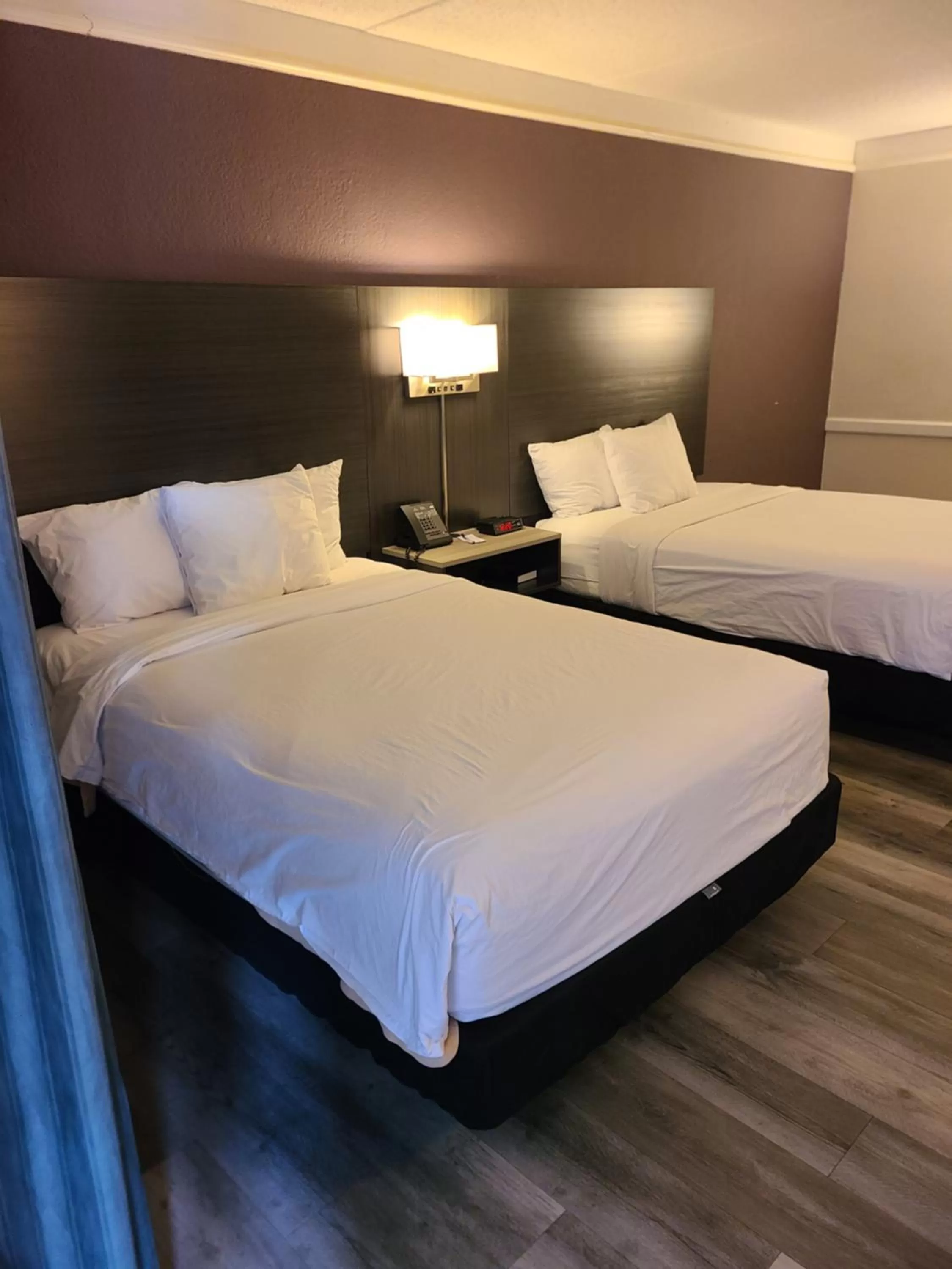 Bed in La Quinta Inn by Wyndham Farmington