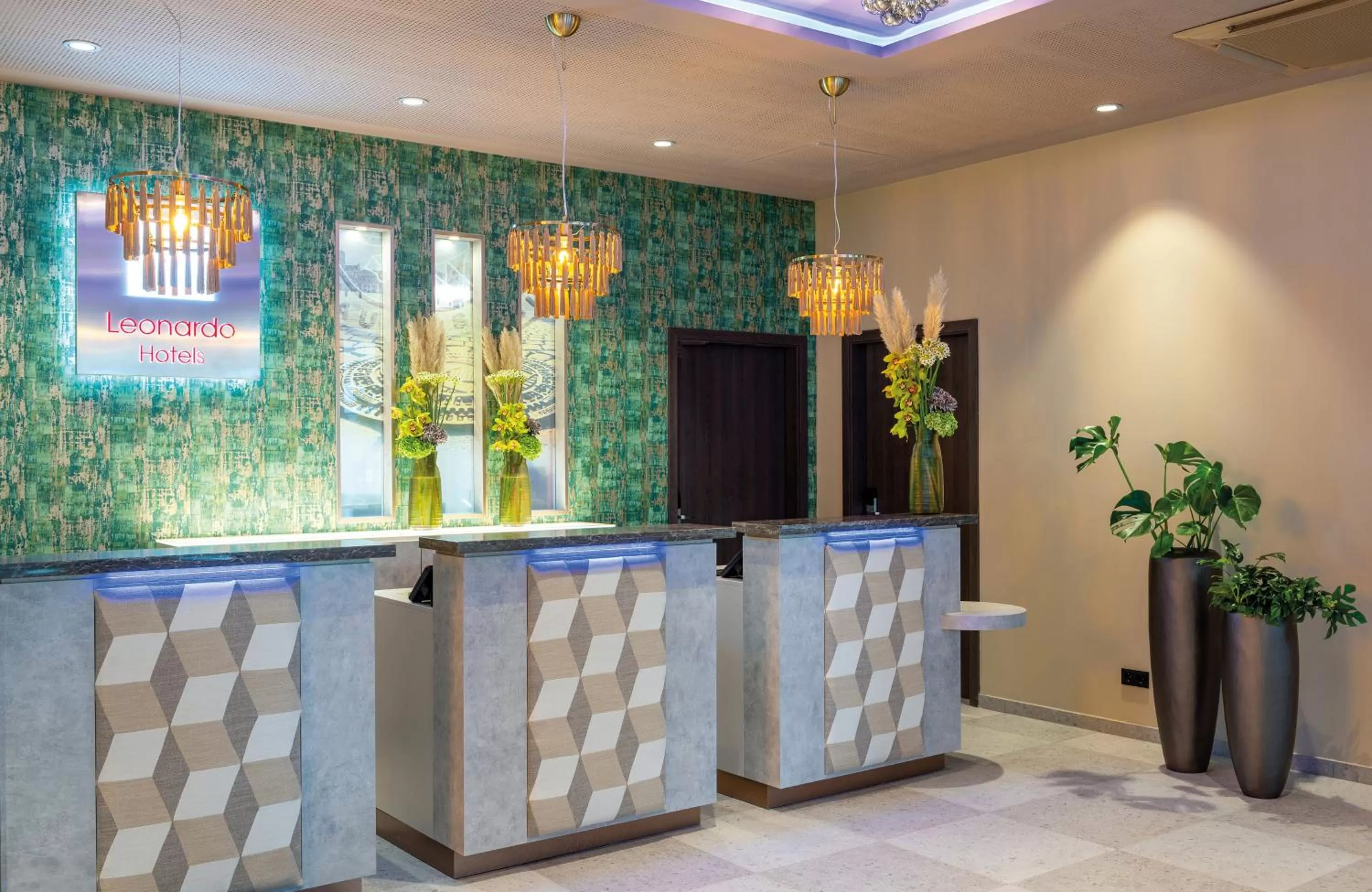 Lobby or reception in Leonardo Hotel Augsburg