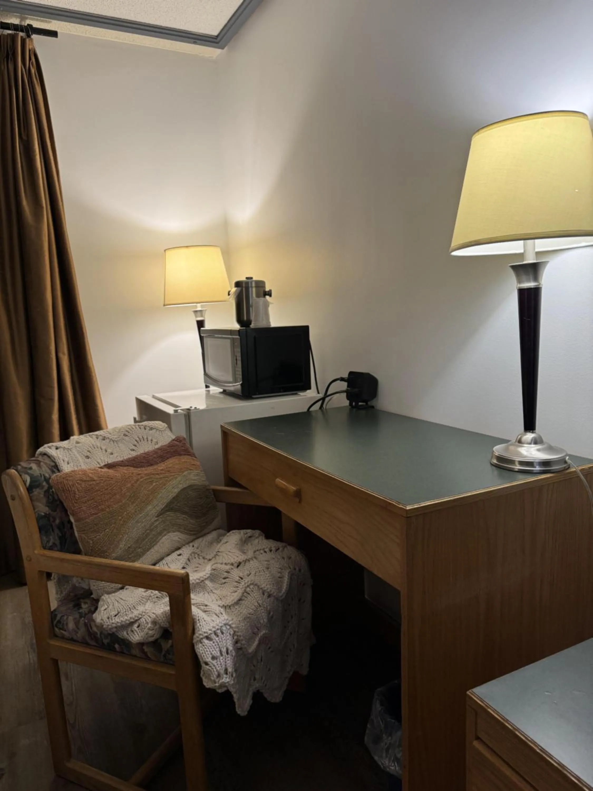 minibar, Bed in Divya Sutra Plaza and Conference Centre, Vernon, BC