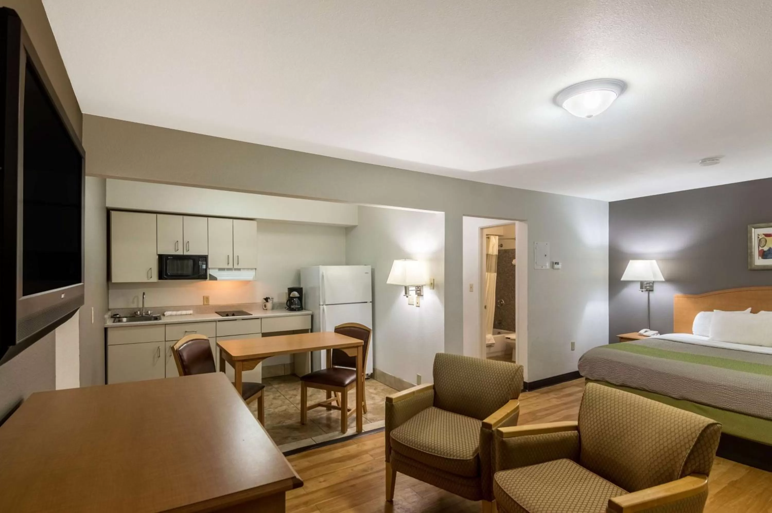 TV and multimedia in Blue Bonnet Suites -Lubbock, TX - Medical Center