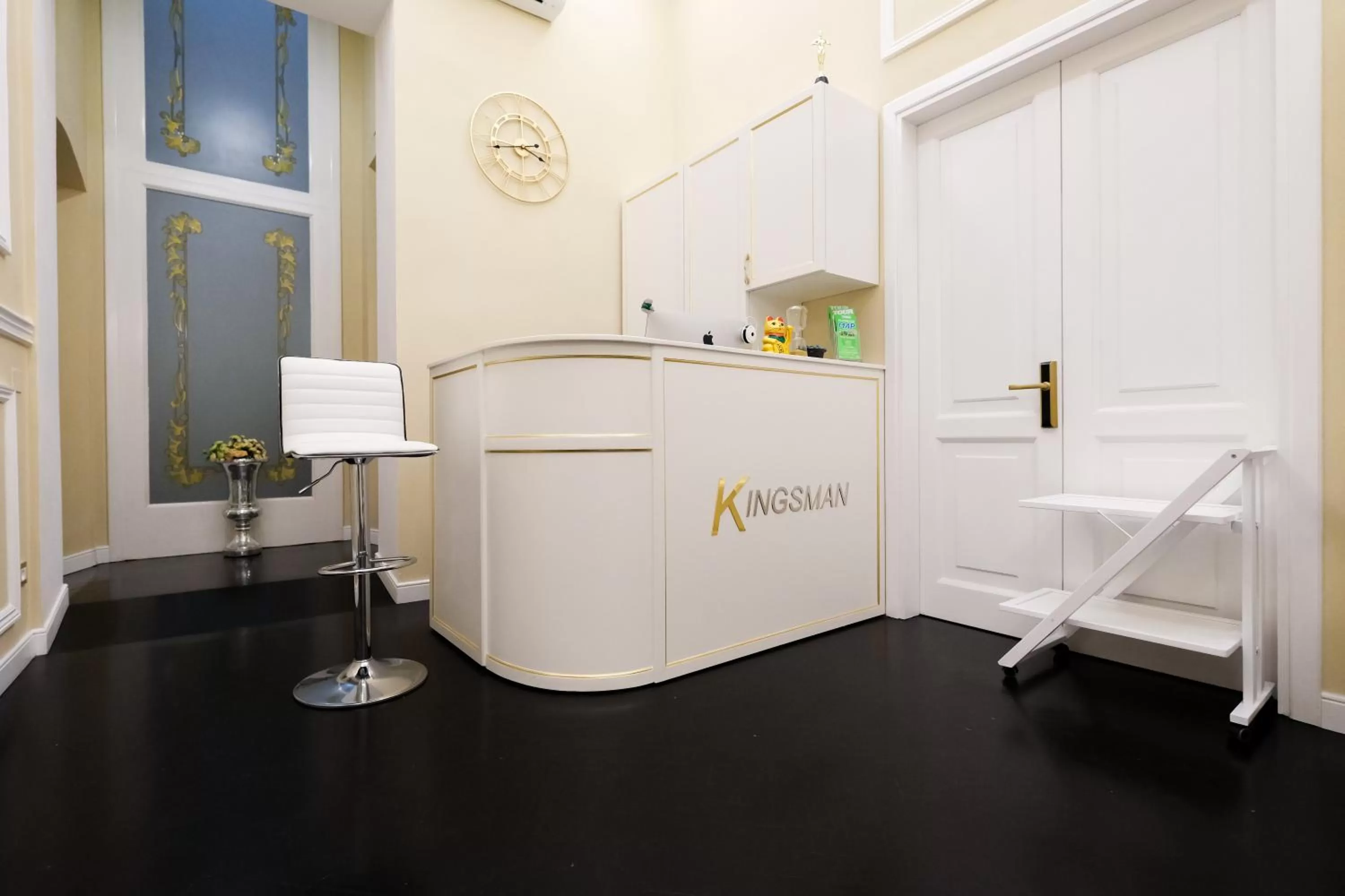 Decorative detail in B&B Kingsman