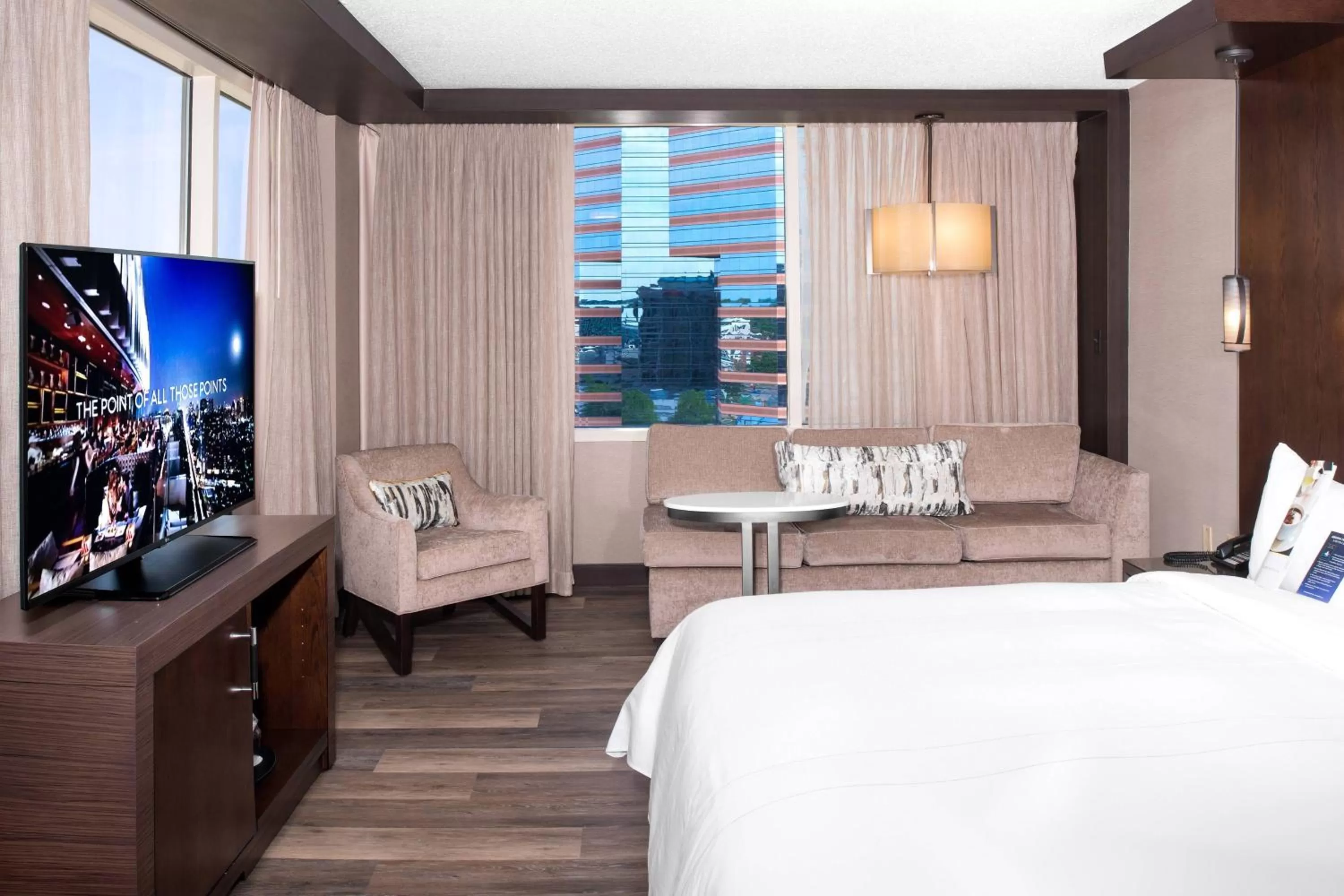 Photo of the whole room, Bed in Durham Marriott City Center