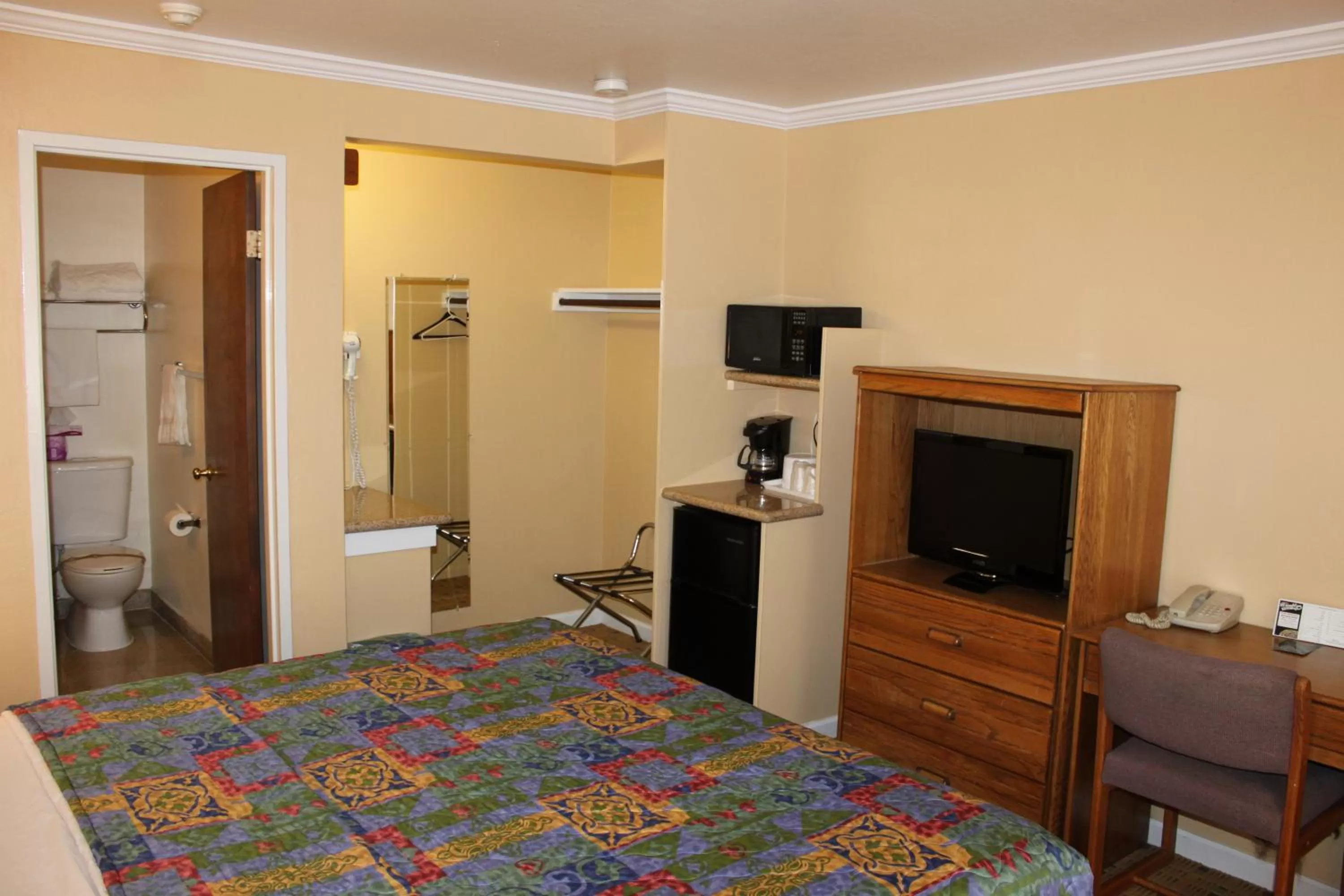 Photo of the whole room, Bed in Villa Inn