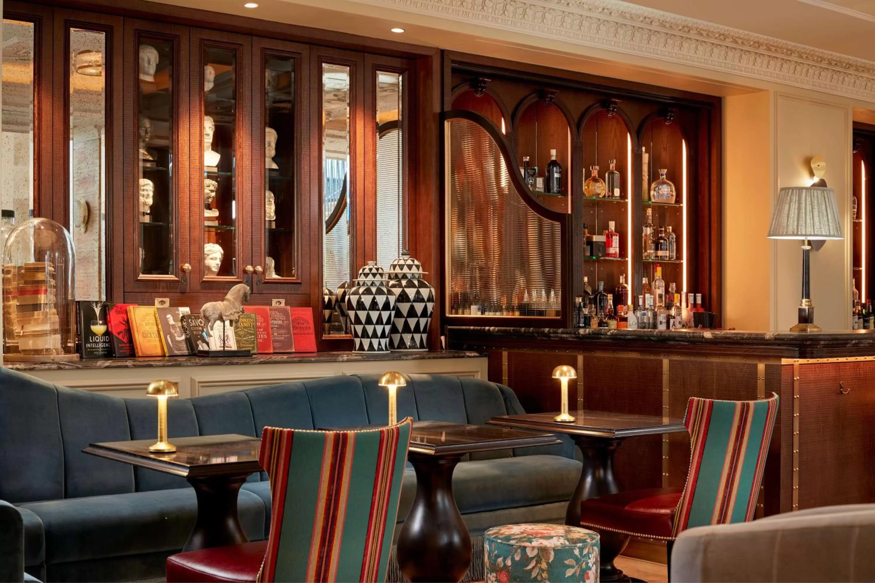 Lounge or bar in 100 Queen's Gate Hotel London Kensington, Curio Collection by Hilton