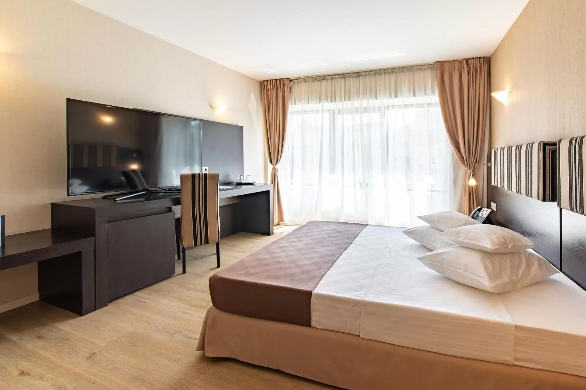 Photo of the whole room, Bed in Hotel Parliament