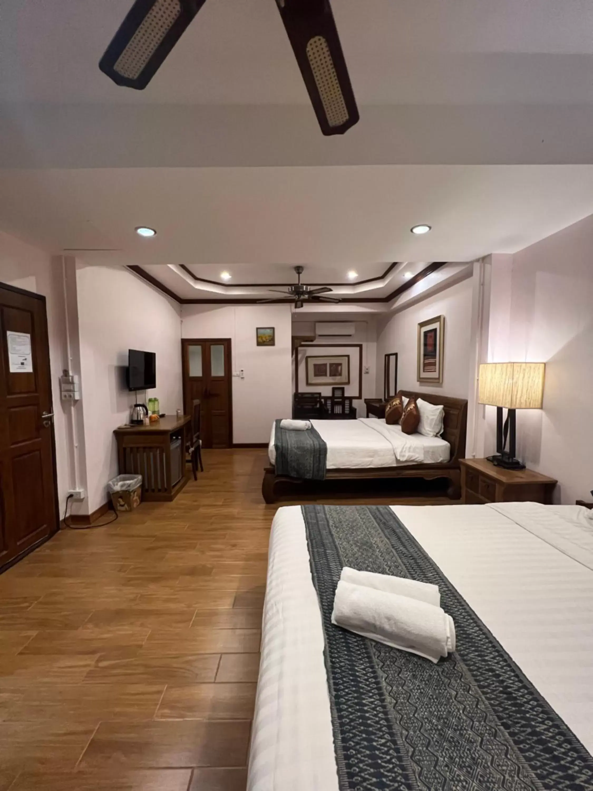 Eco Family in Pha Thai House Eco Family in Pha Thai House