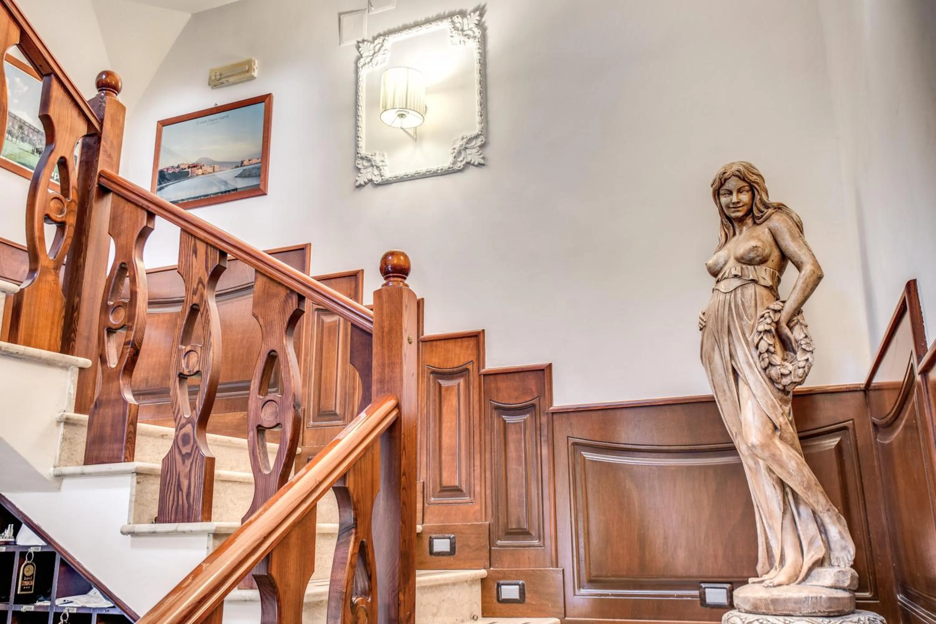 Logo/Certificate/Sign in Hotel Garibaldi