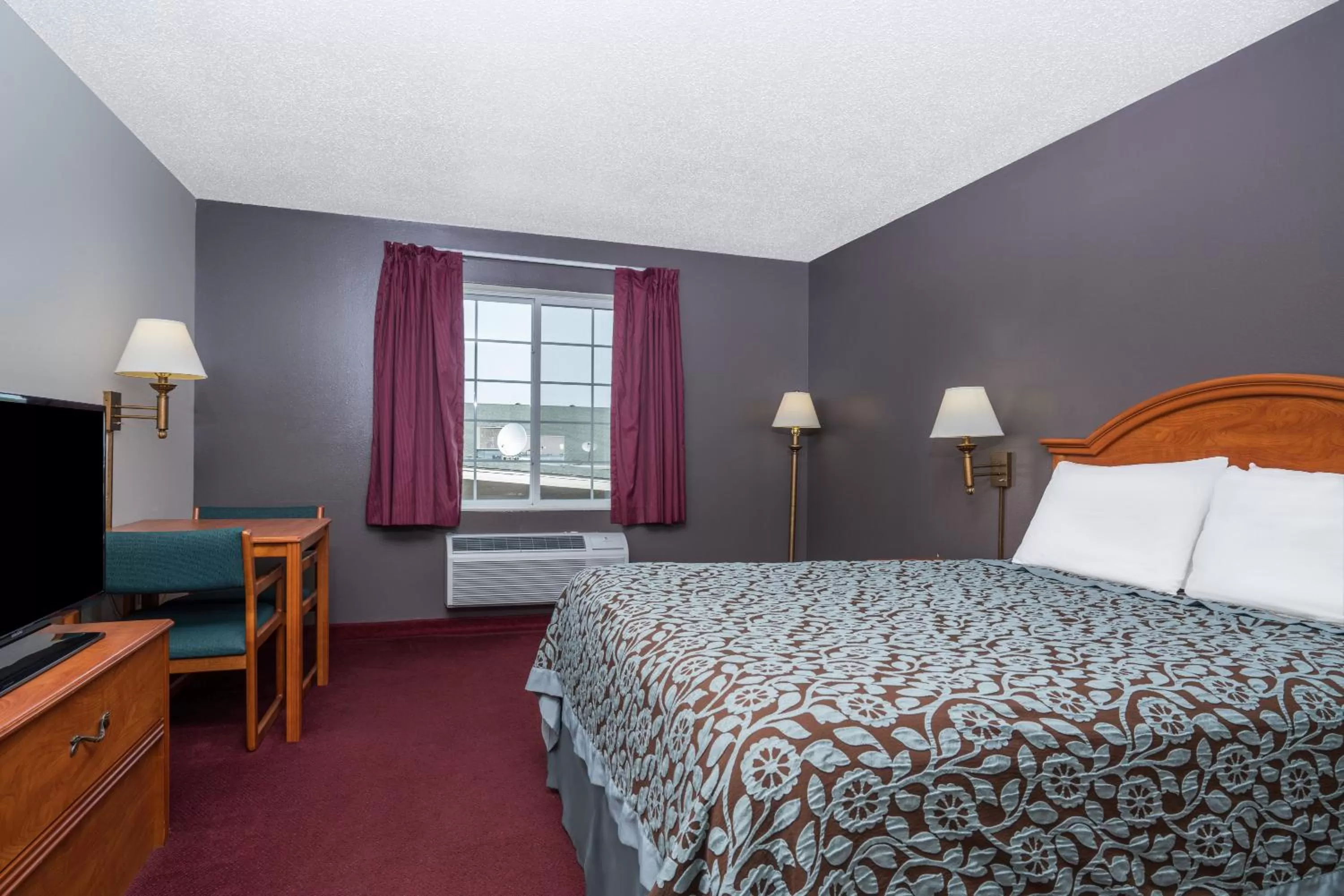 Bedroom, Bed in Days Inn by Wyndham Fargo/Casselton