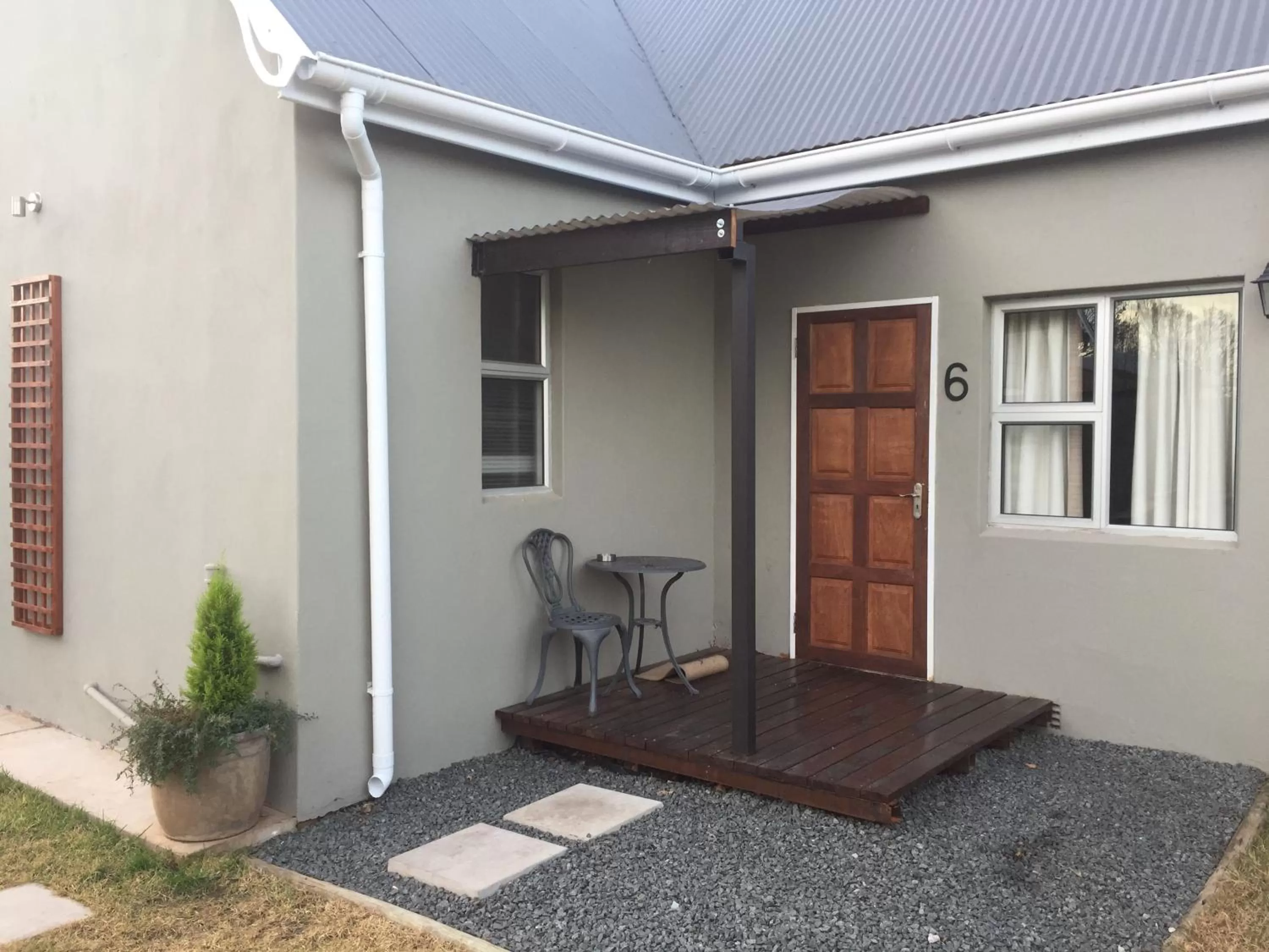 Facade/entrance in Tranquil House B&B @ 1 College Ave