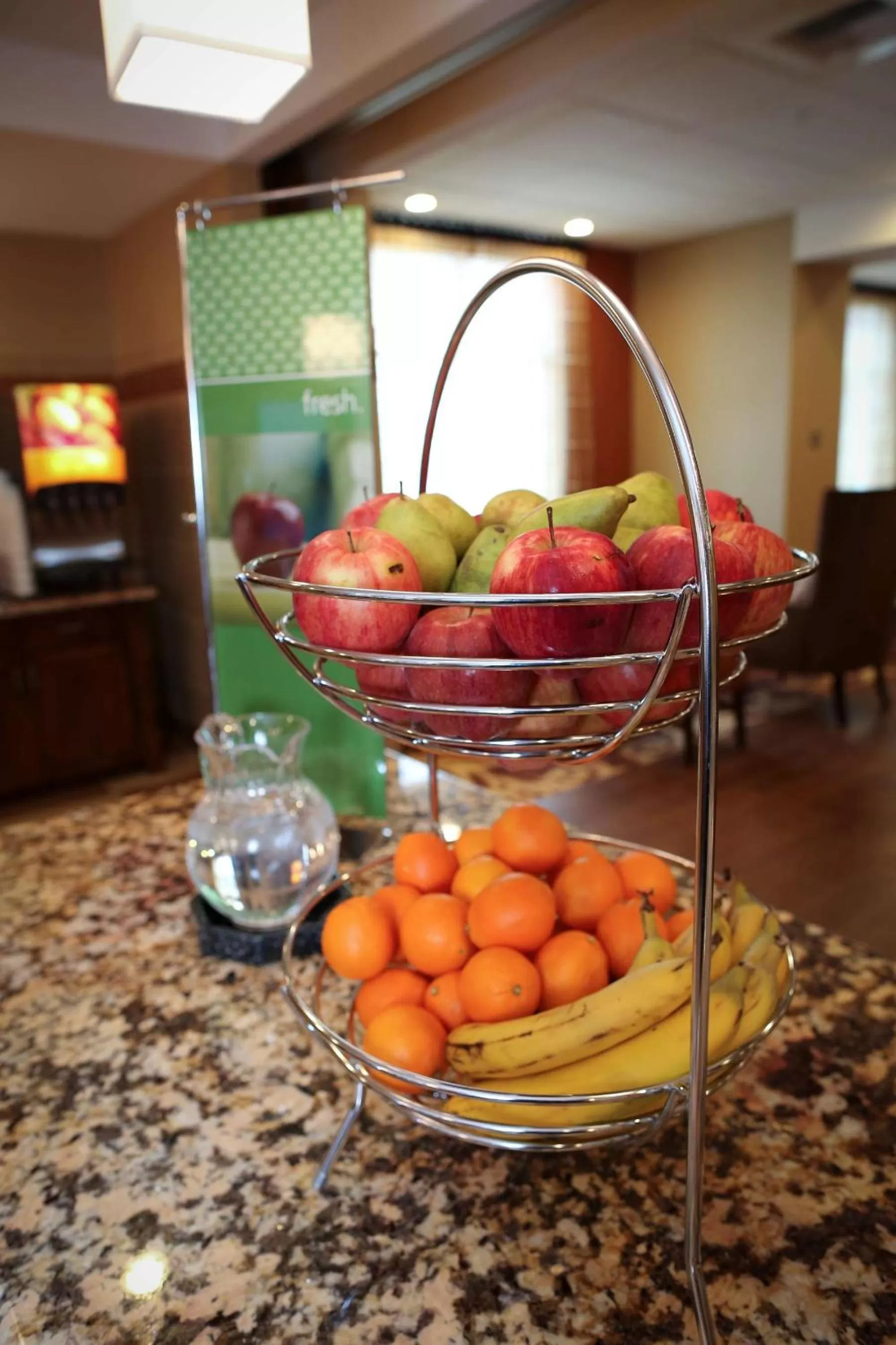 Dining area in Hampton Inn Union City