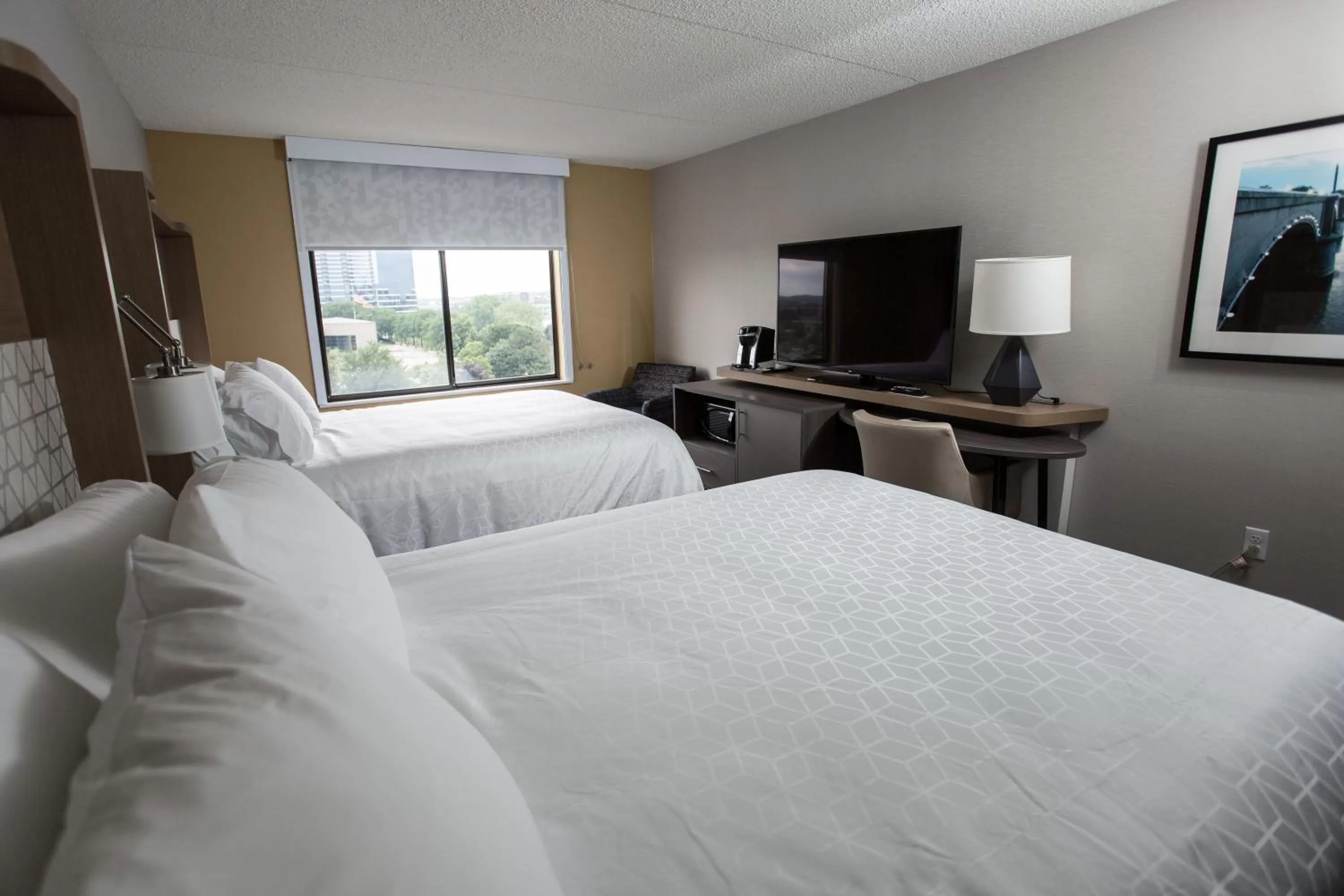 Photo of the whole room, Bed in Holiday Inn Grand Rapids Downtown by IHG