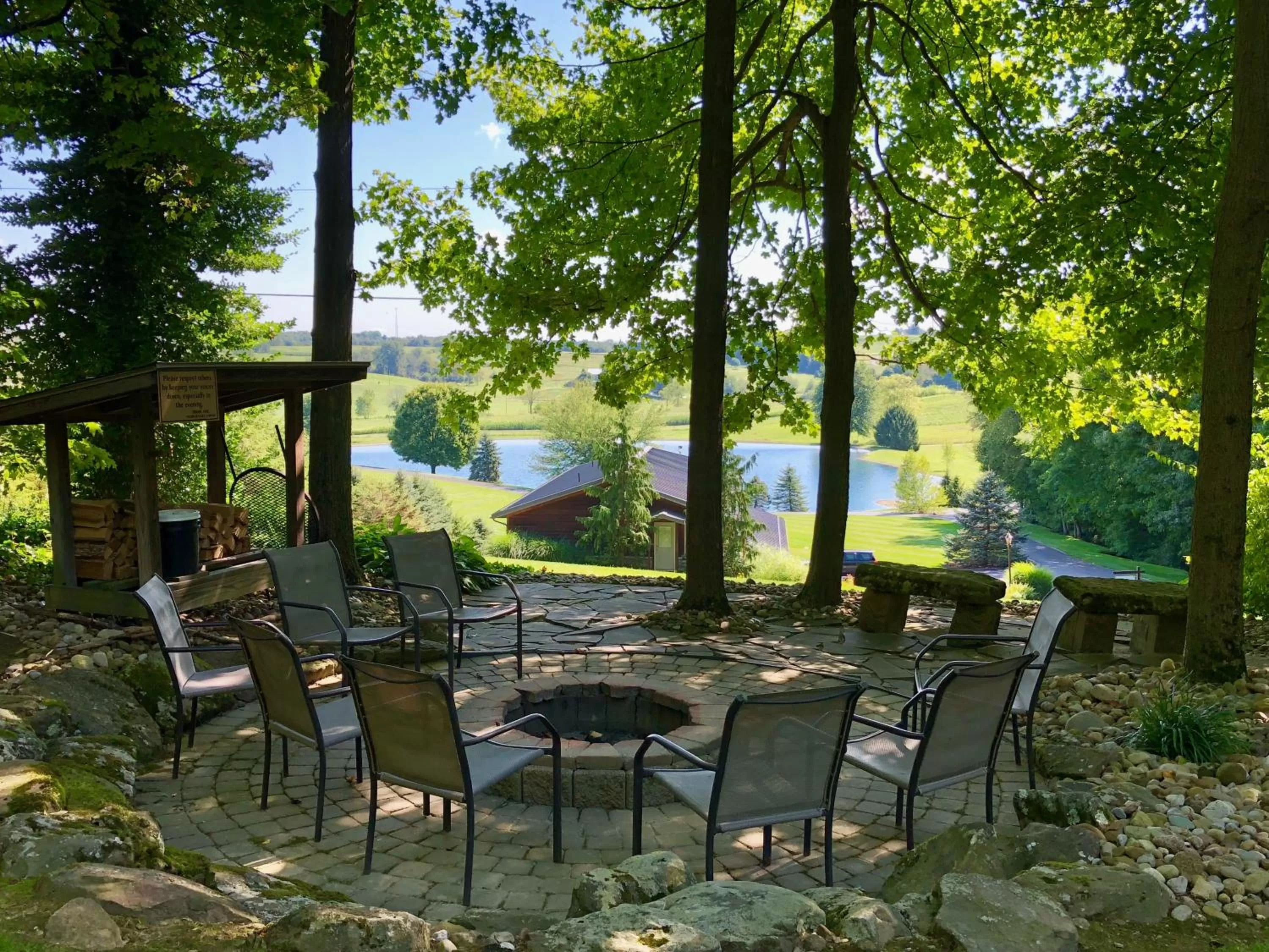 Sojourner's Lodge & Log Cabin Suites