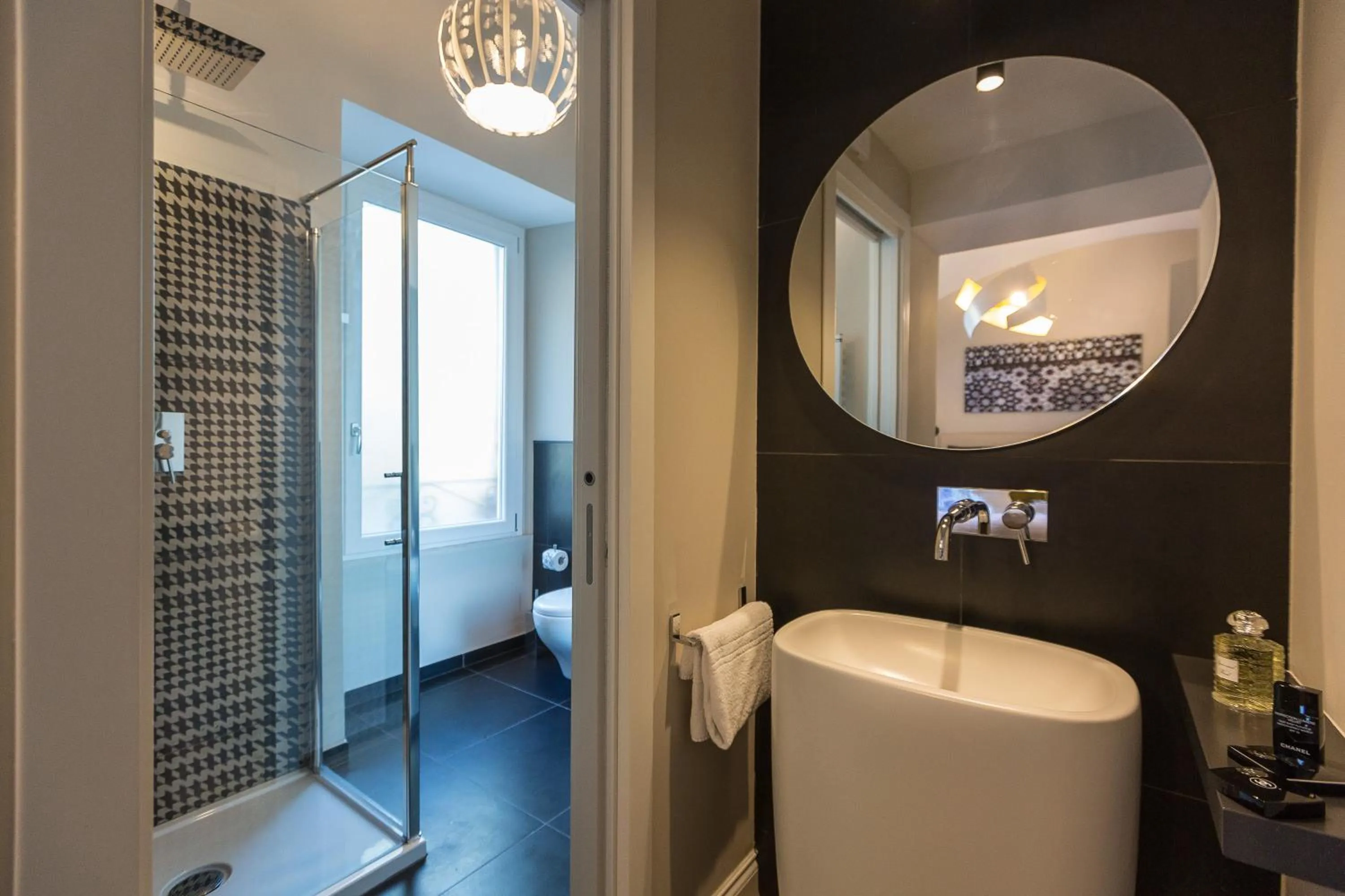 Toilet in Palazzo Baj in Trastevere