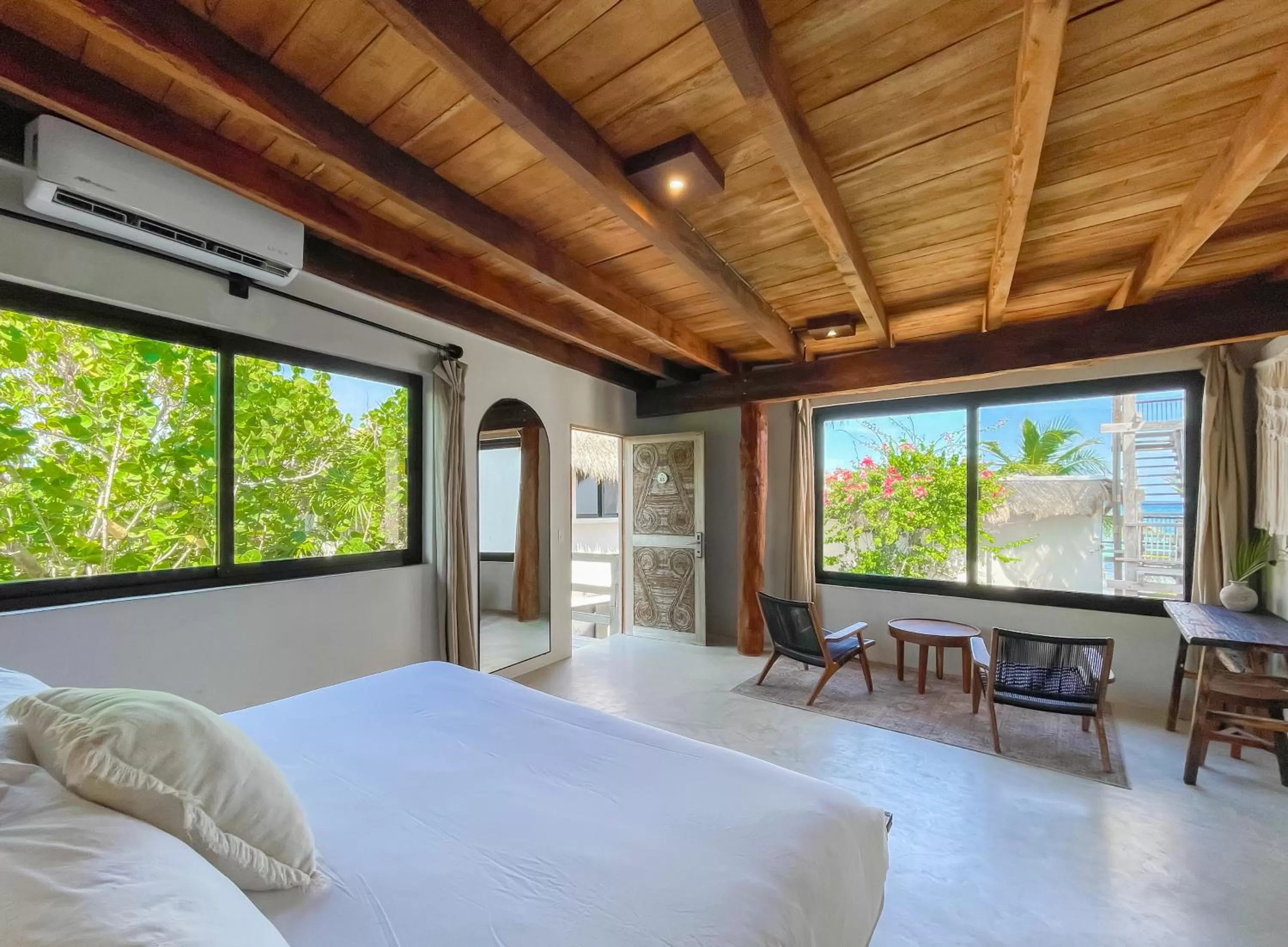 Photo of the whole room, Bed in Amansala Resort