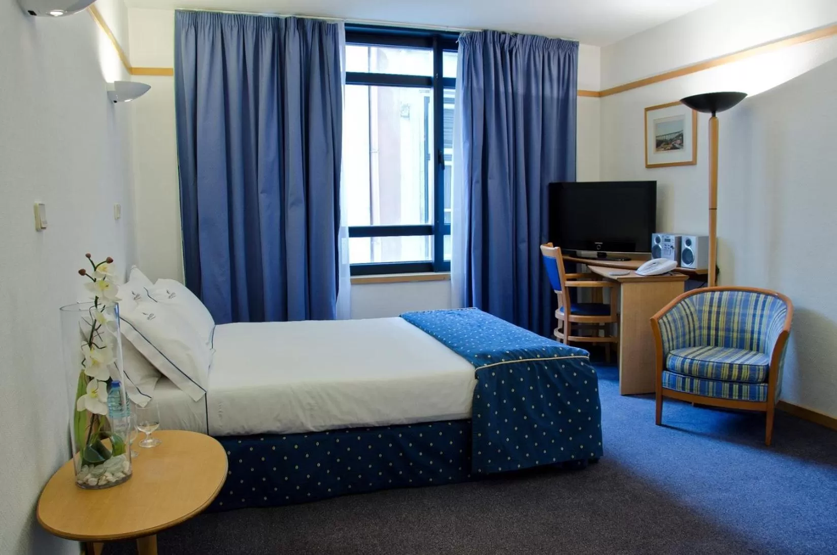 Bed in VIP Executive Eden Aparthotel