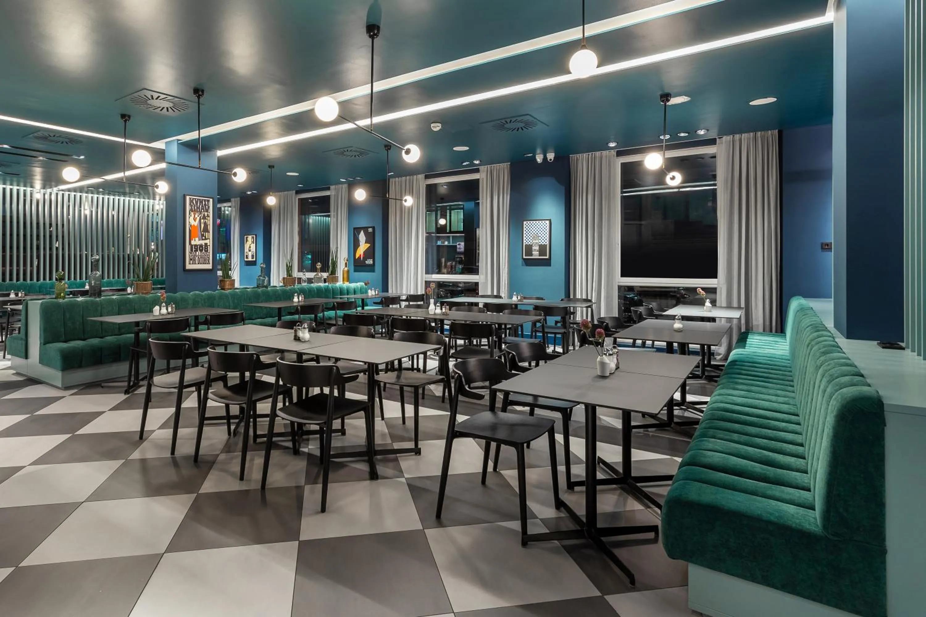 Restaurant/places to eat in acom-Hotel Vienna