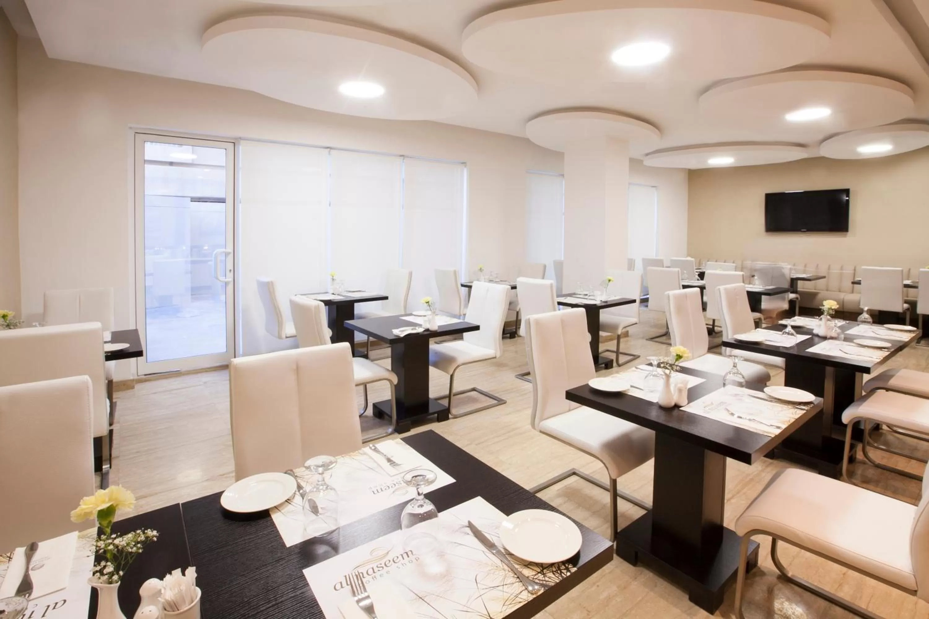 Restaurant/places to eat in Al Sarab Hotel