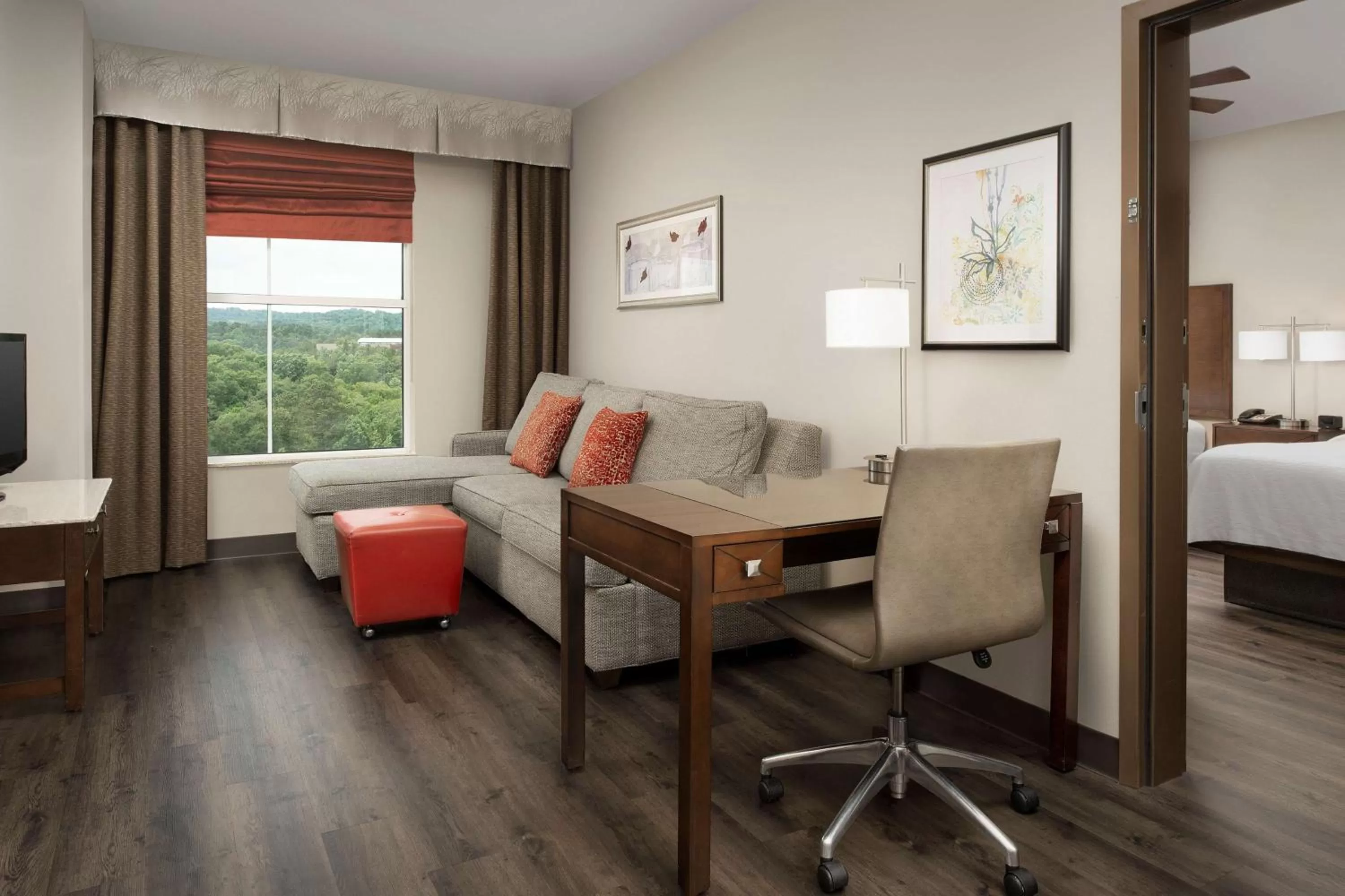 Living room, Bed in Embassy Suites by Hilton Birmingham Hoover