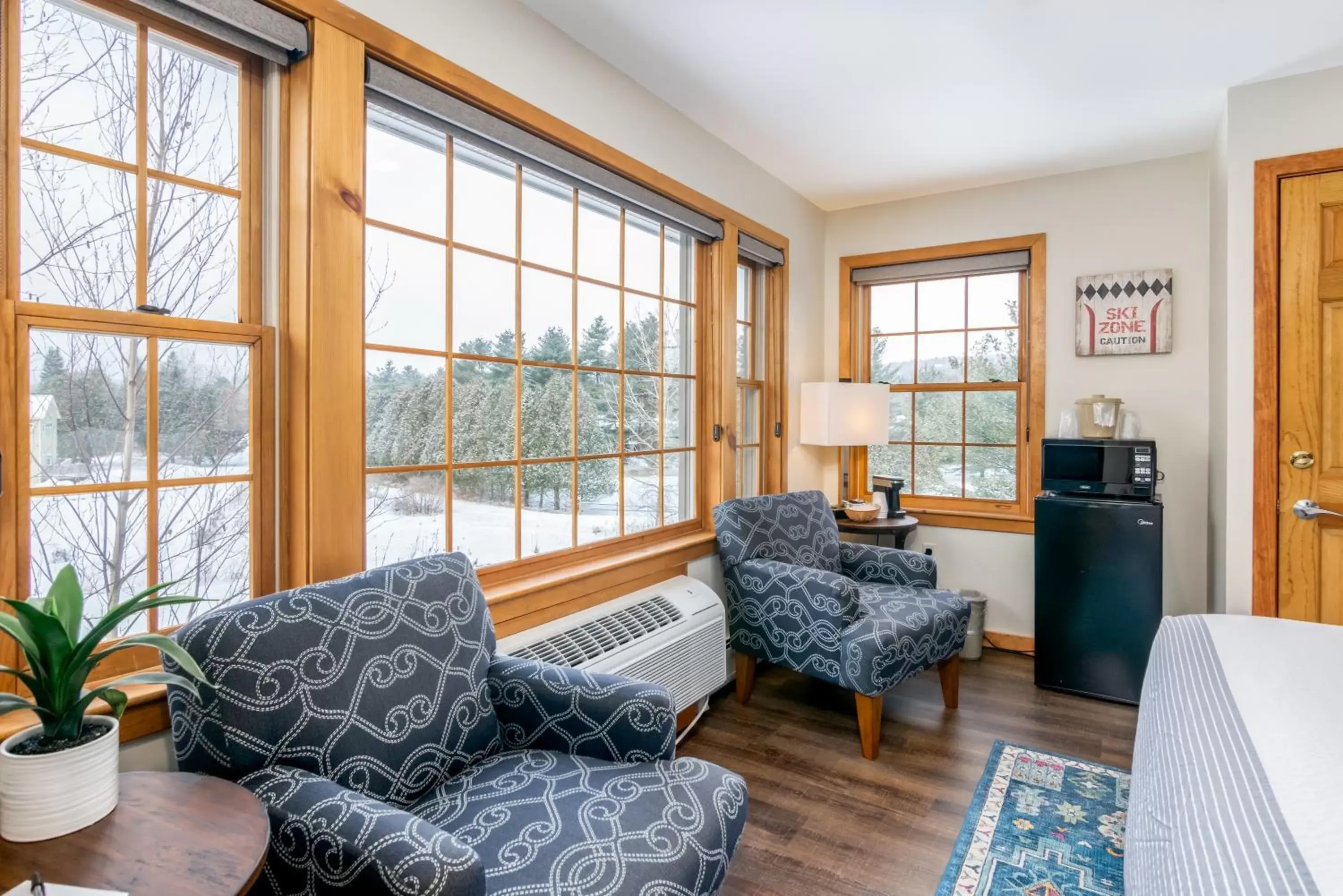 One King Room Mountain View in Grey Fox Inn One King Room Mountain View in Grey Fox Inn