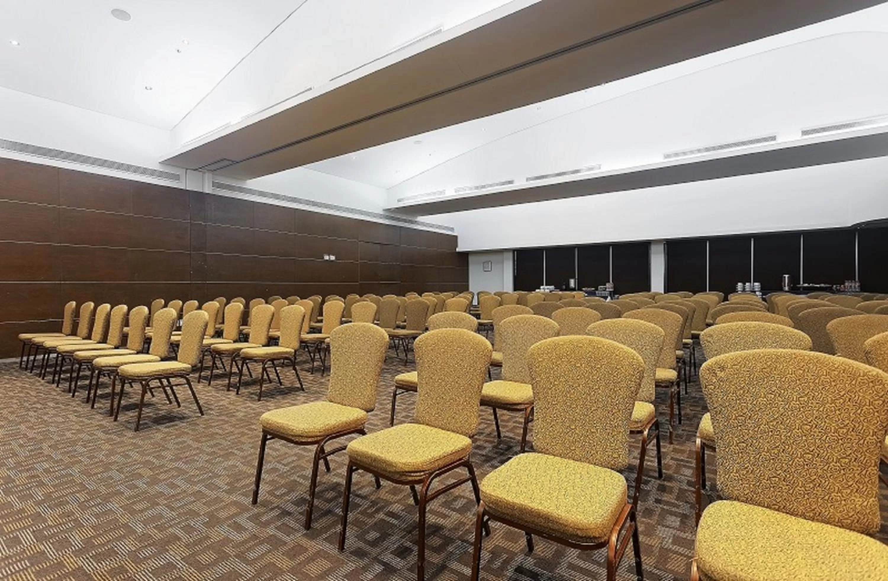 Meeting/conference room in Crowne Plaza Villahermosa by IHG