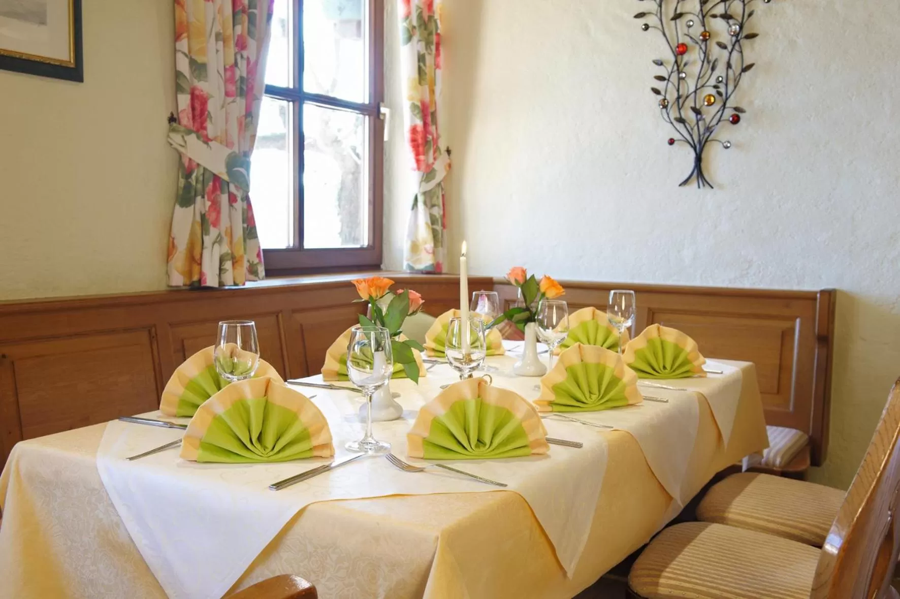 Restaurant/places to eat in Hotel Seeblick & Ferienwohnung