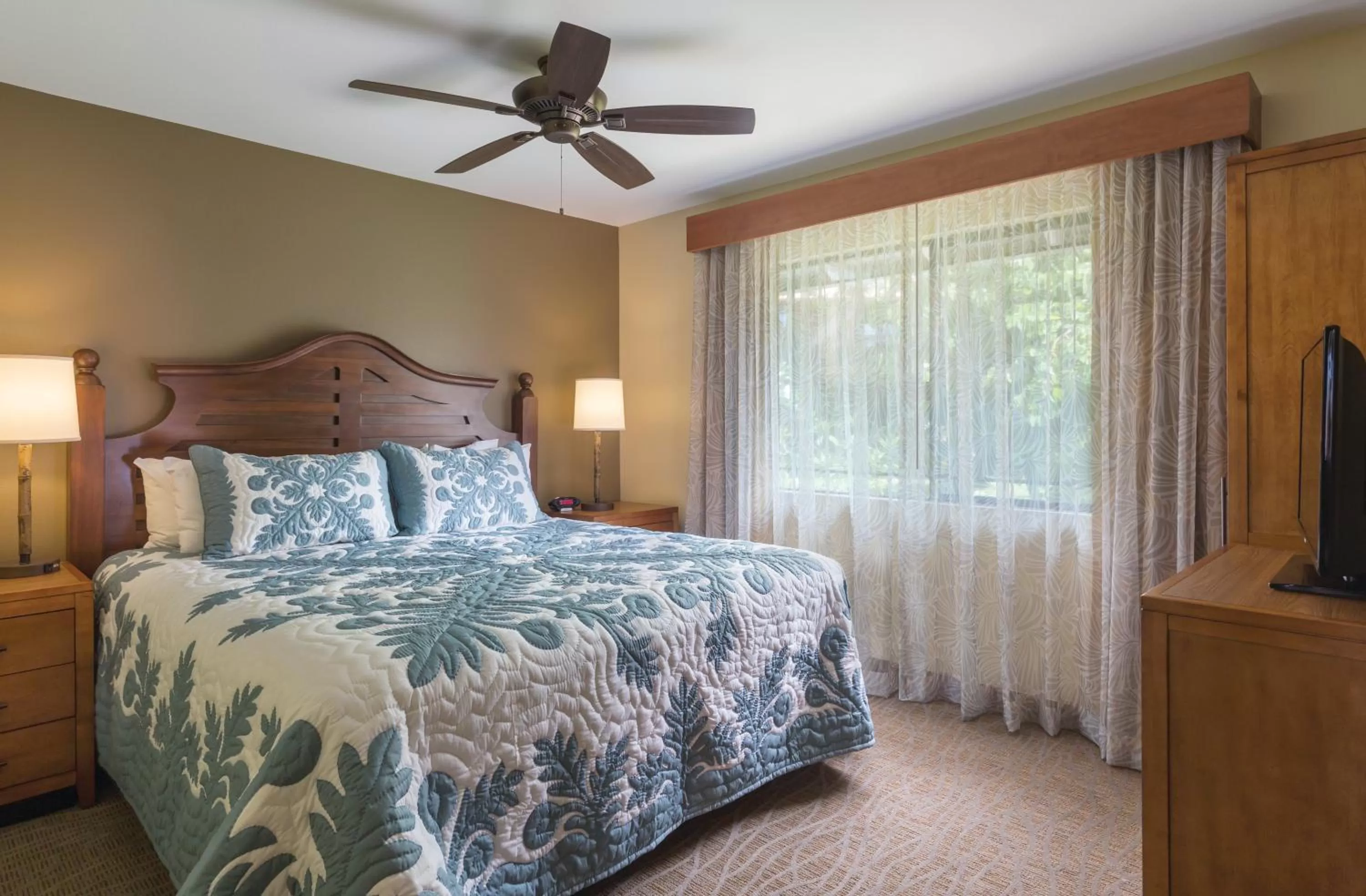 Photo of the whole room, Bed in Club Wyndham Kona