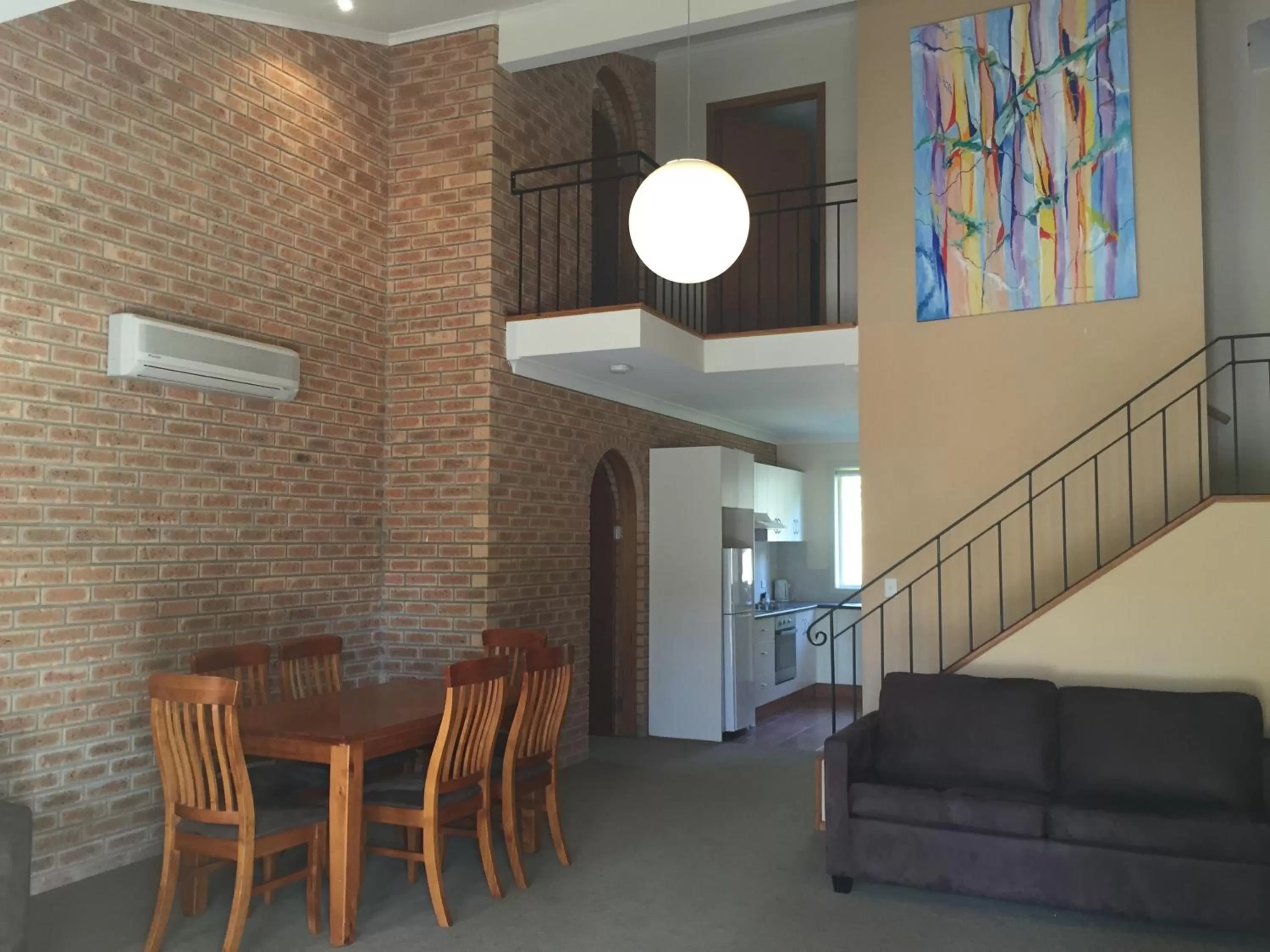 Three-Bedroom Apartment in Bright on Track