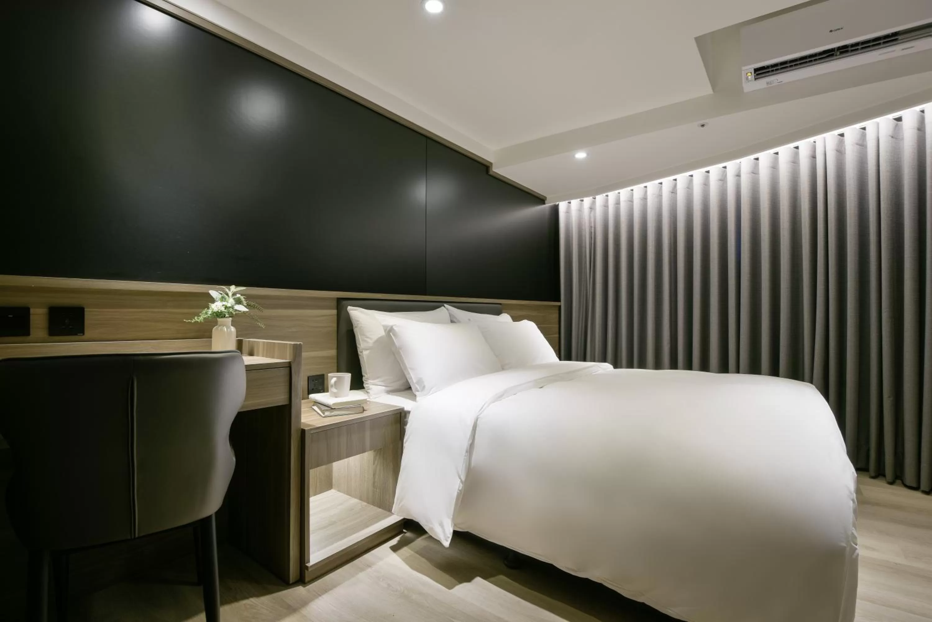 Bed in Autumn Willow Hotel