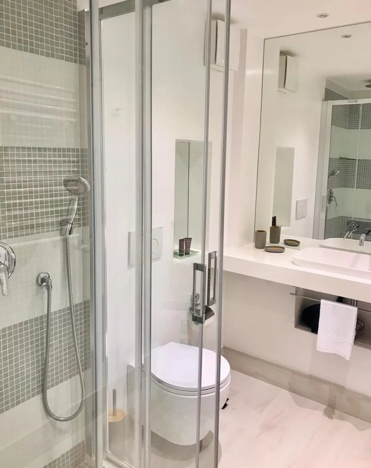 Bathroom in Les Lilas