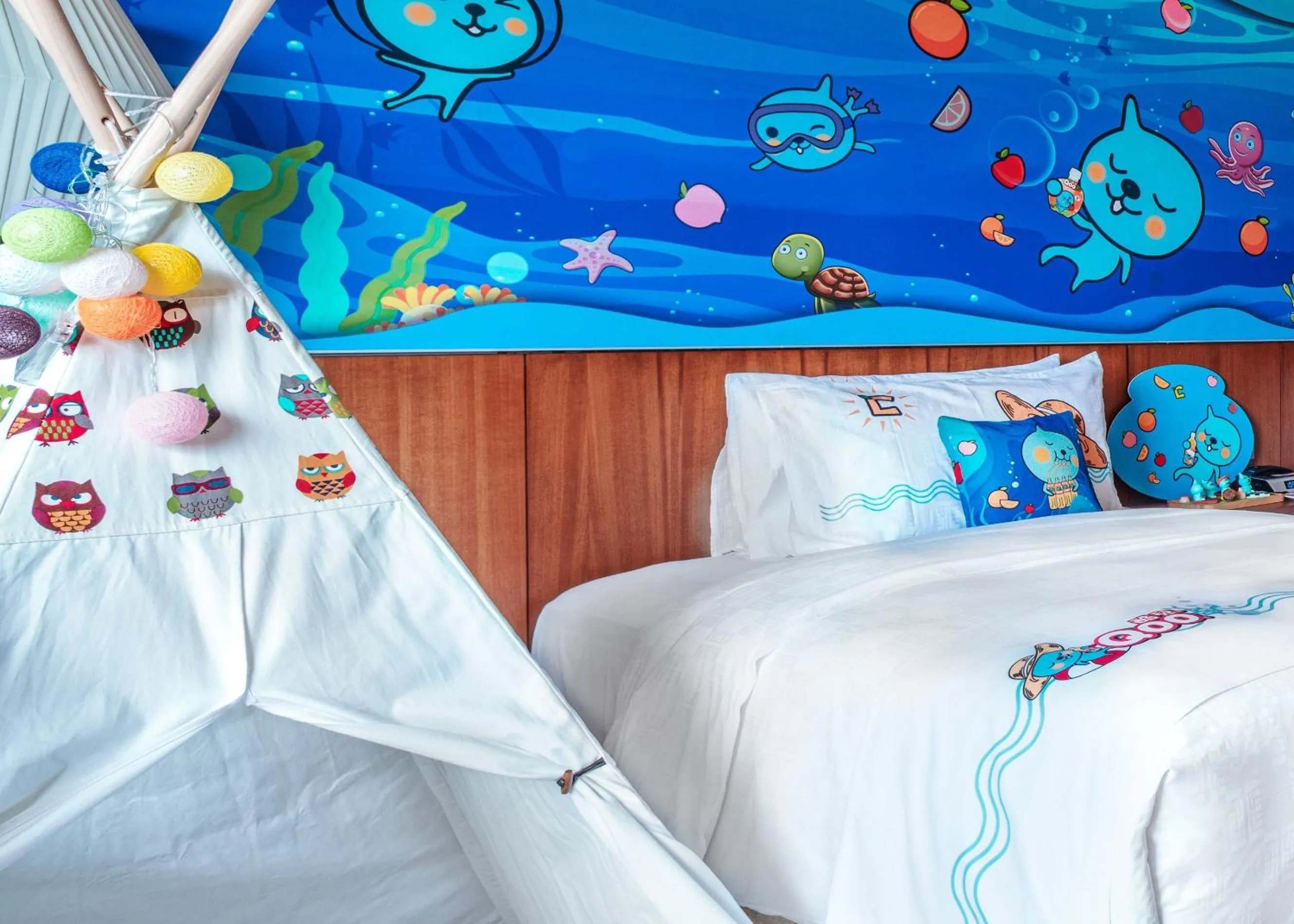 Photo of the whole room, Bed in HUALUXE Hotels & Resorts Kunming